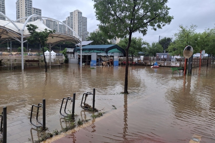 중랑천 체육공원 ‘집중호우 피해 복구’