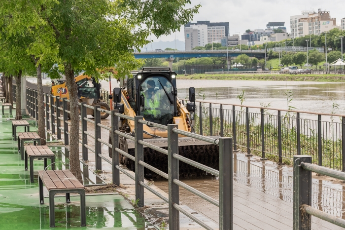 중랑천 체육공원 ‘집중호우 피해 복구’