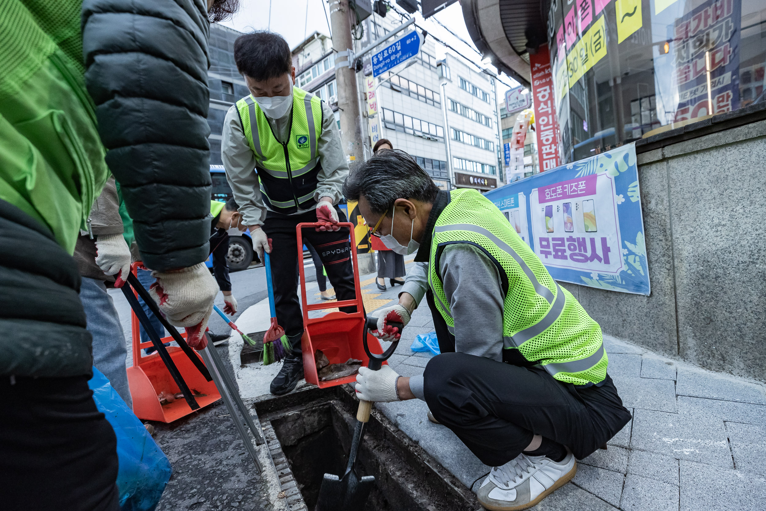 20221005-제5회 주민과 함께하는 군자동 골목청소 221005-0786_G_181950.jpg