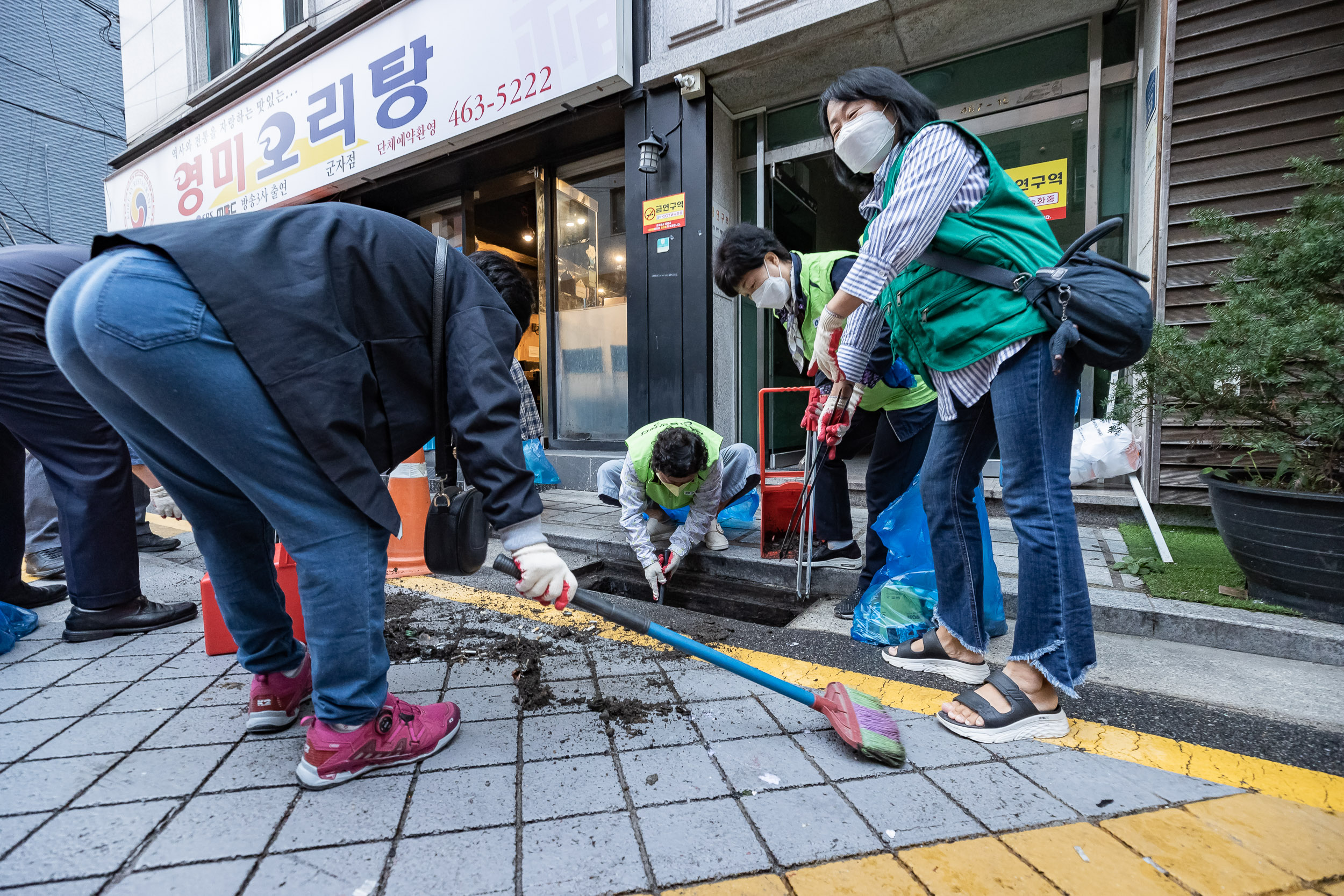 20221005-제5회 주민과 함께하는 군자동 골목청소 221005-0855_G_181950.jpg