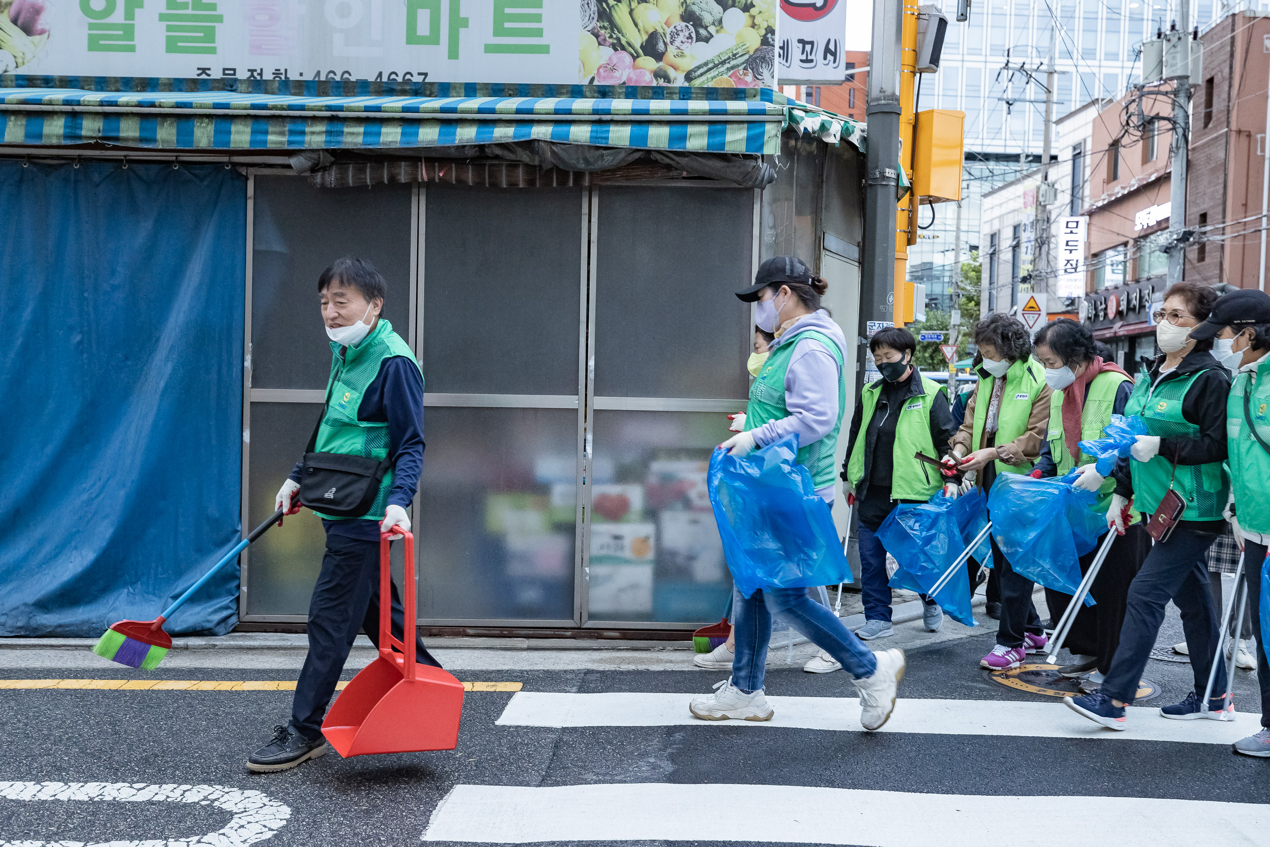 20221005-제5회 주민과 함께하는 군자동 골목청소 221005-0179_G_181939.jpg