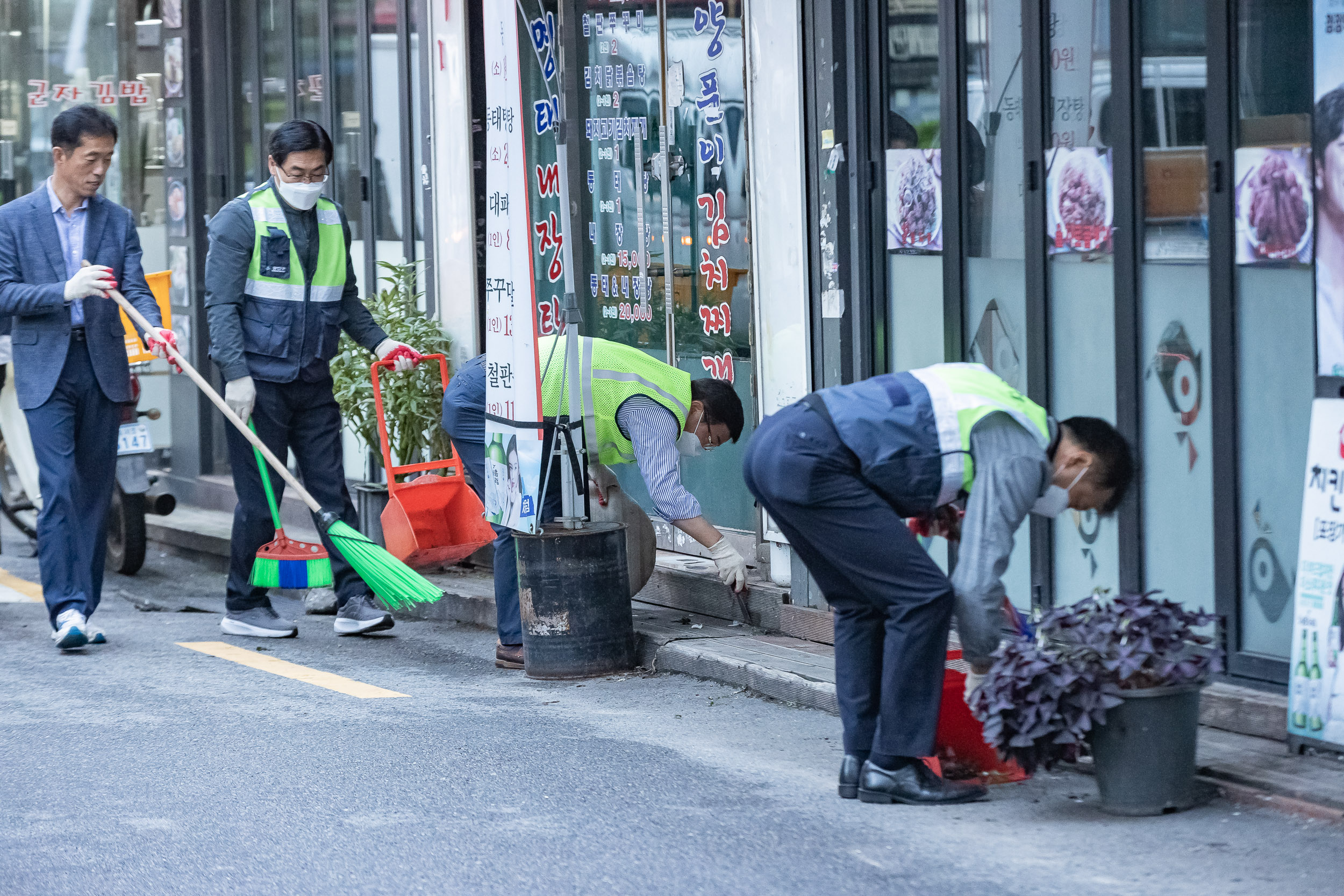 20221005-제5회 주민과 함께하는 군자동 골목청소 221005-0191_G_181939.jpg