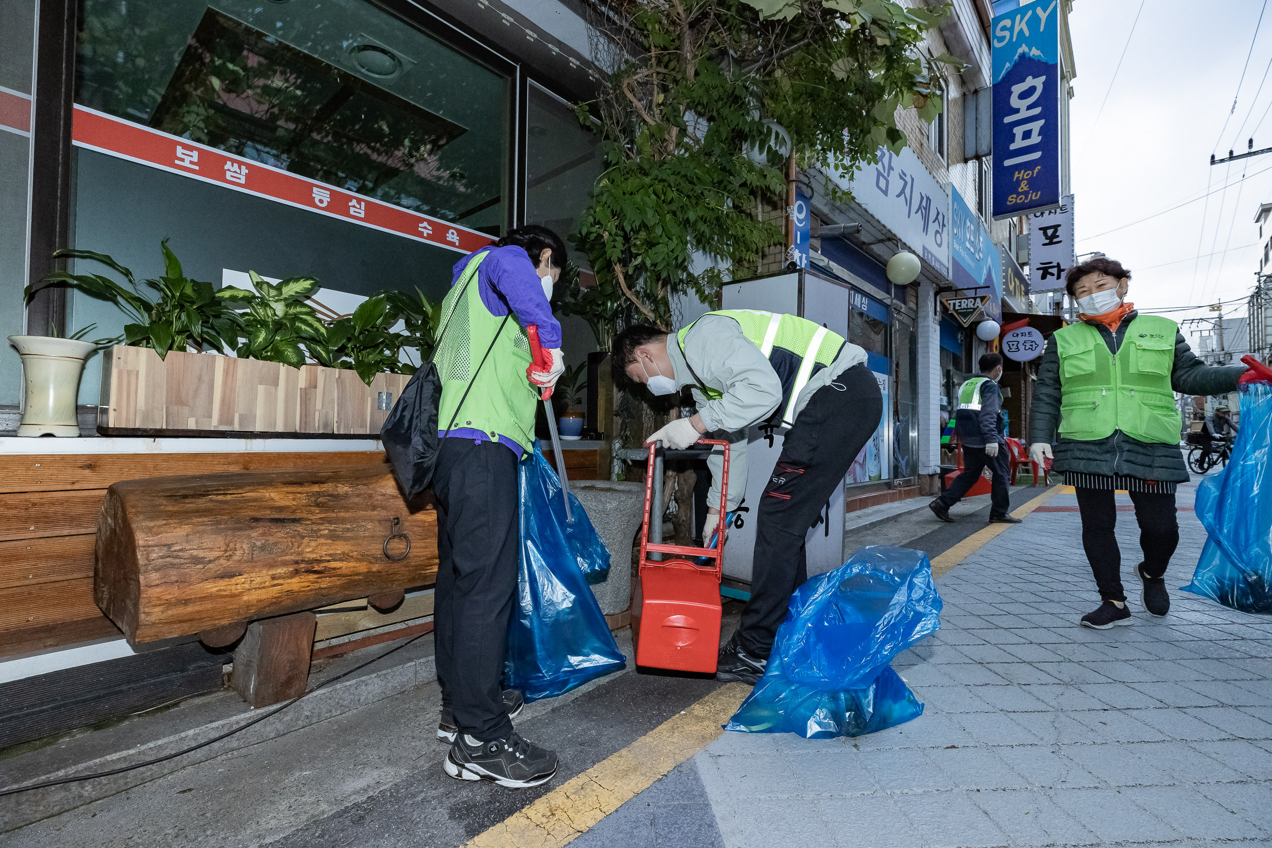 20221005-제5회 주민과 함께하는 군자동 골목청소 221005-0519_G_181945.jpg