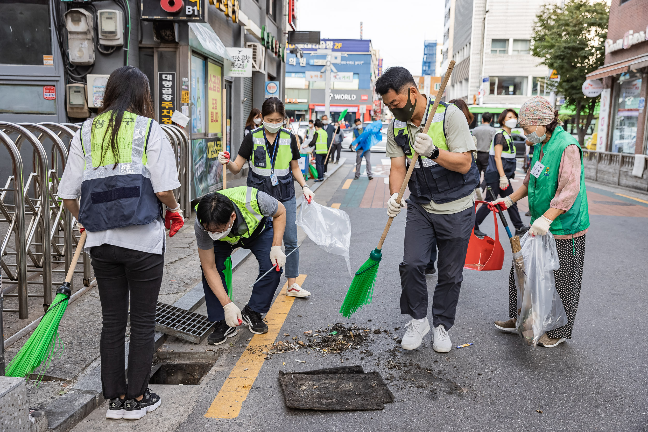 20220915-제3회 주민과 함께하는 골목청소(능동) 220915-0307_G_093309.jpg