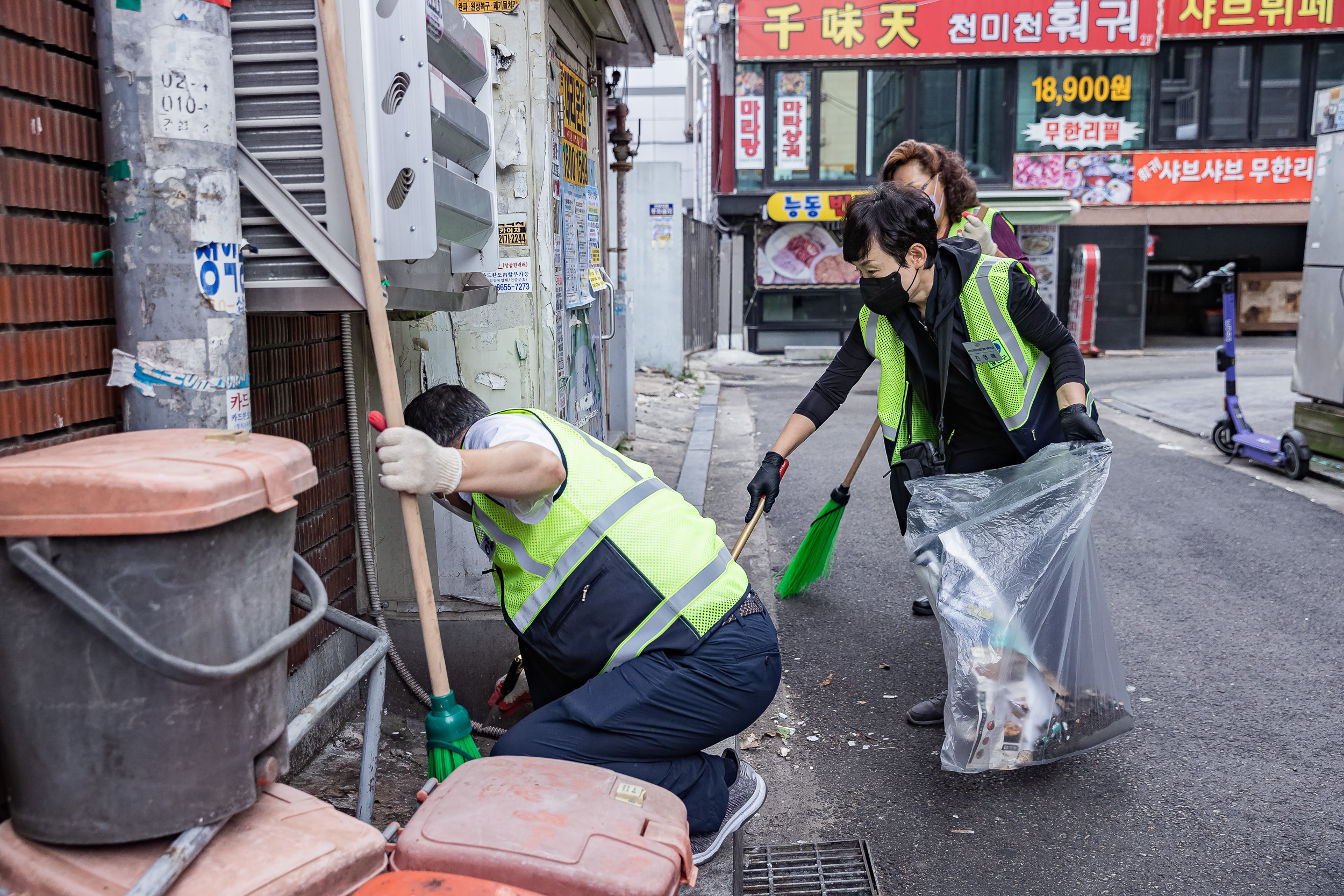 20220915-제3회 주민과 함께하는 골목청소(능동) 220915-0380_G_093310.jpg