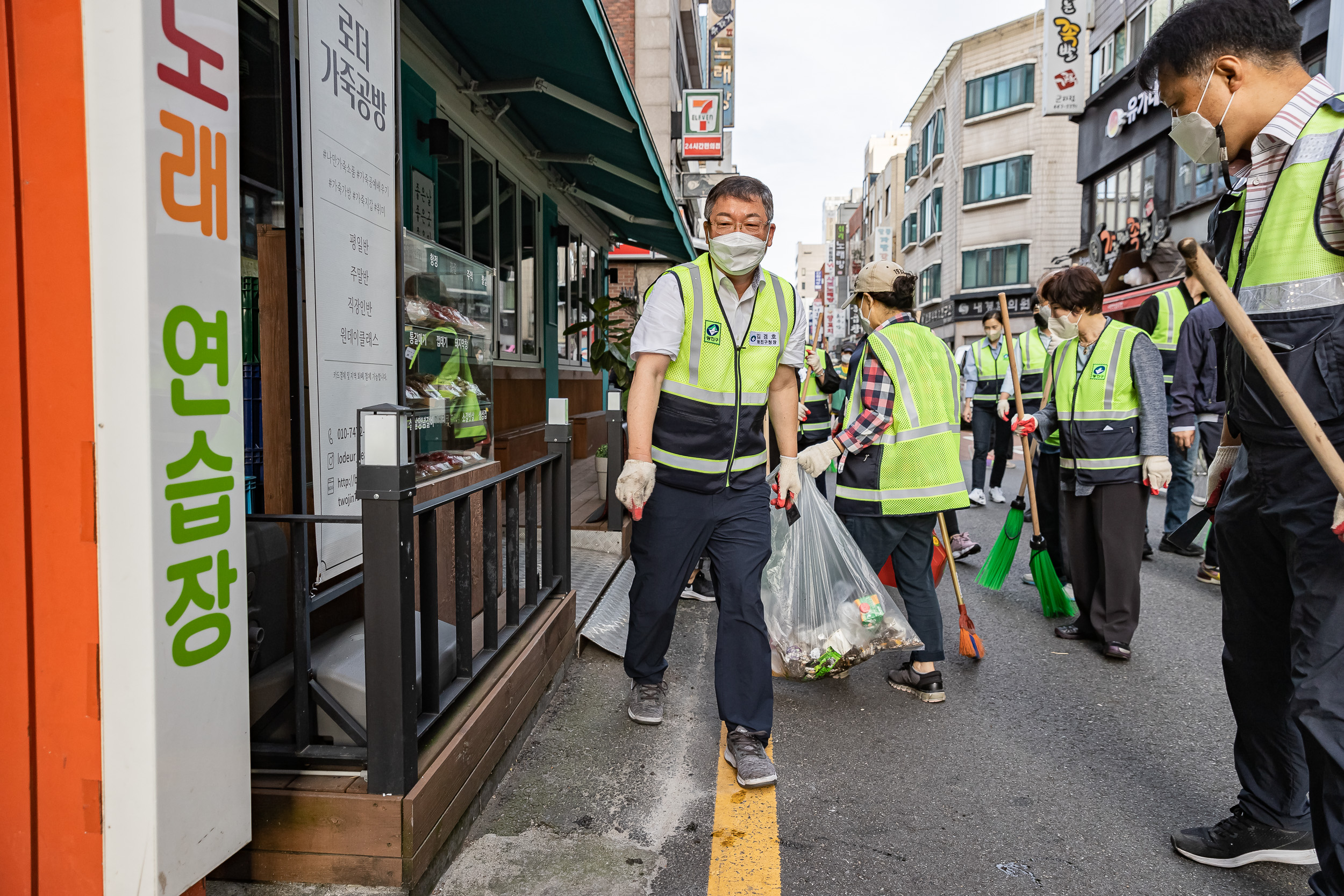 20220915-제3회 주민과 함께하는 골목청소(능동) 220915-0636_G_093314.jpg