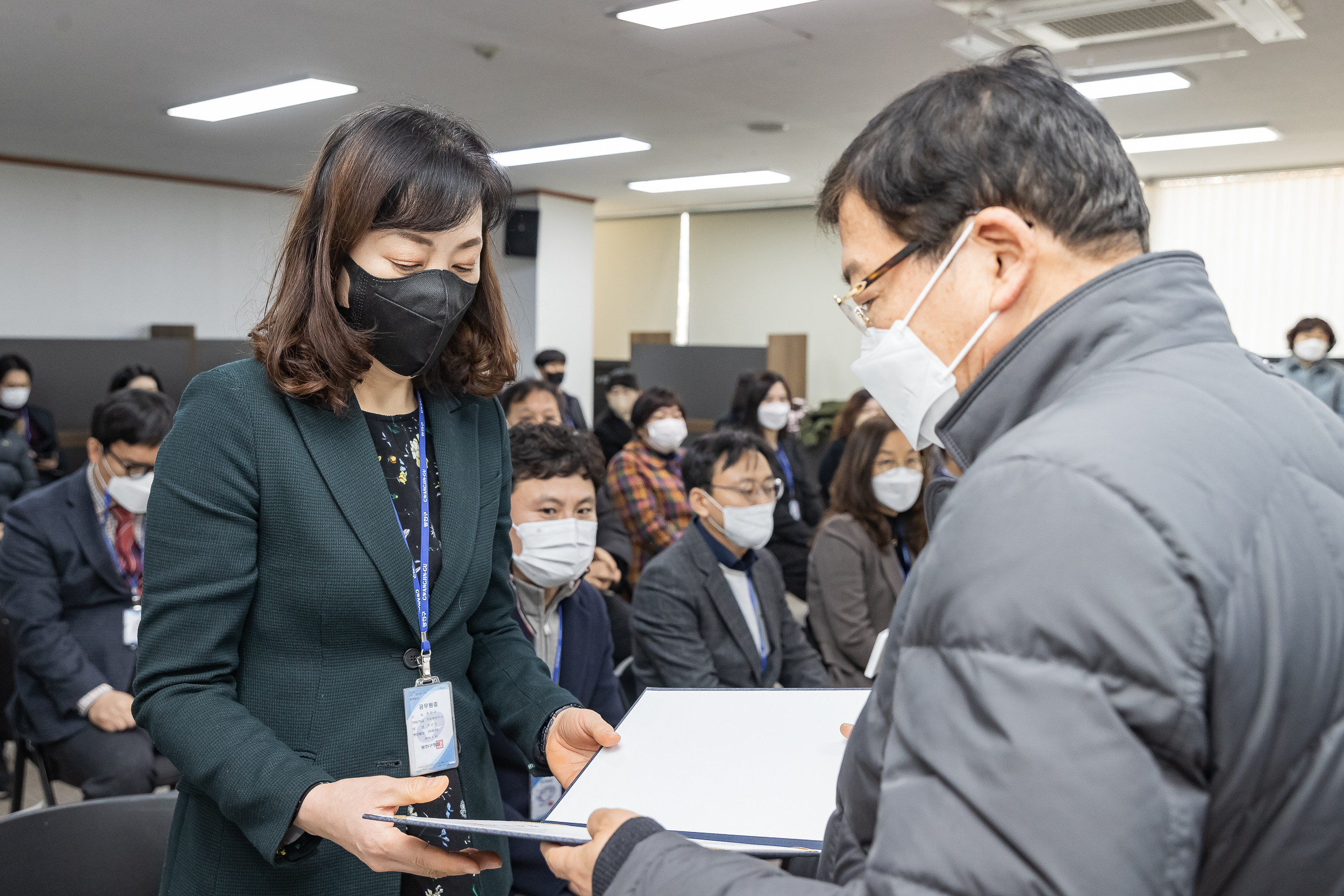 20221227-2023 상반기 정기인사 발령장 수여식 221227-0475_G_144120.jpg