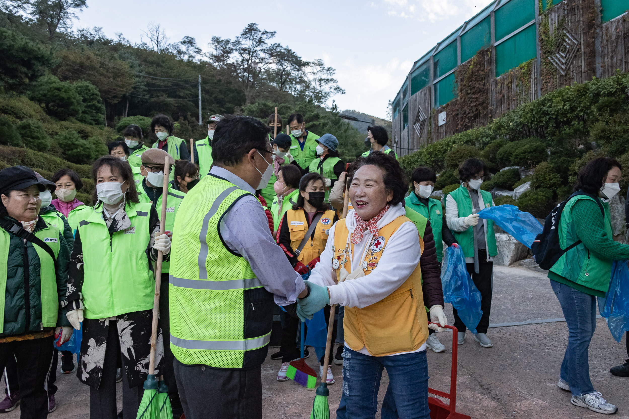 20221013-제6회 주민과 함께하는 골목청소-중곡제4동 221013-0145_G_132806.jpg