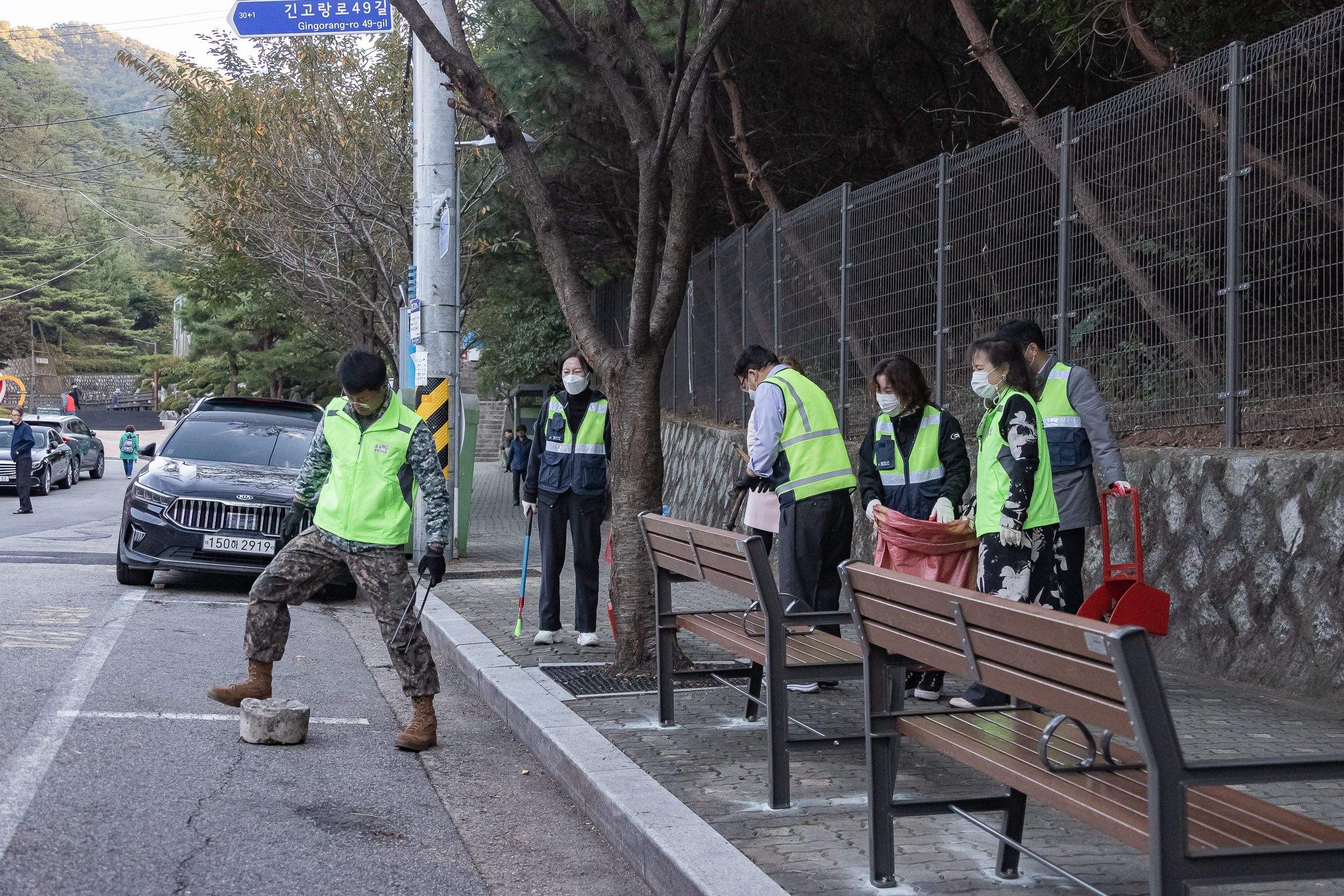 20221013-제6회 주민과 함께하는 골목청소-중곡제4동 221013-0459_G_132810.jpg