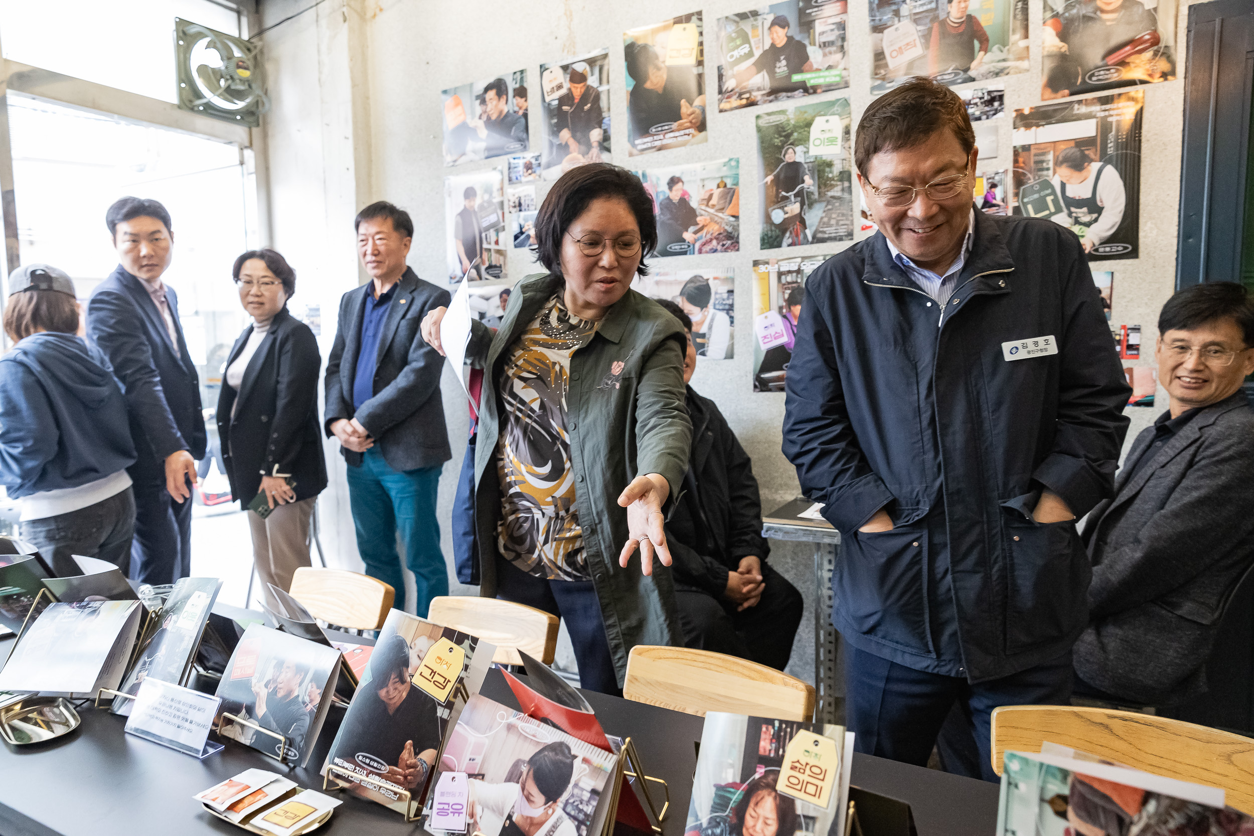 20241101-아차산등산로 골목상인 소통사진전 20241101_8584_G_145655.jpg