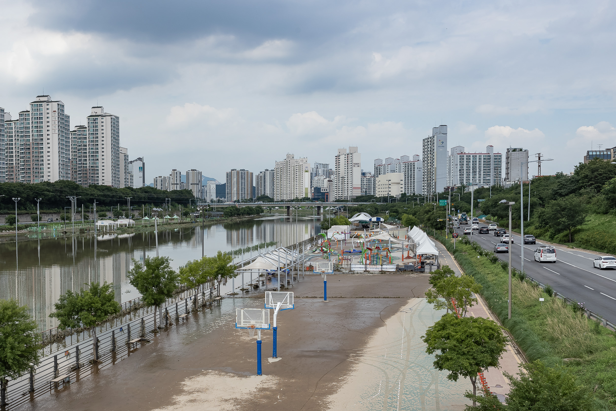 20220810-풍수해 안전점검-한강시민공원(광장동), 광진구 중곡동 중랑천 220810-0905_G_213017.jpg