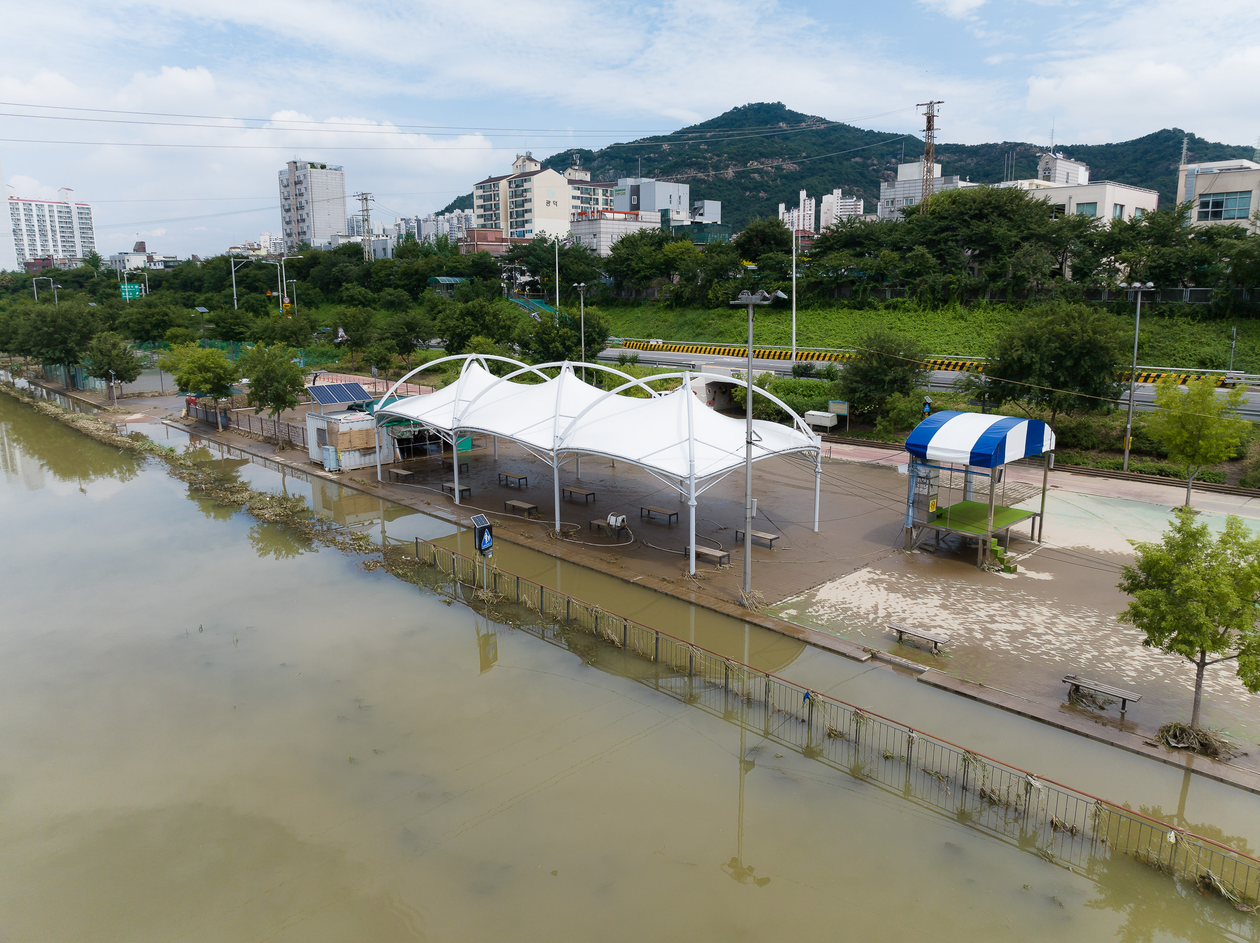 20220810-풍수해 안전점검-한강시민공원(광장동), 광진구 중곡동 중랑천 220810-0887_G_213015.jpg