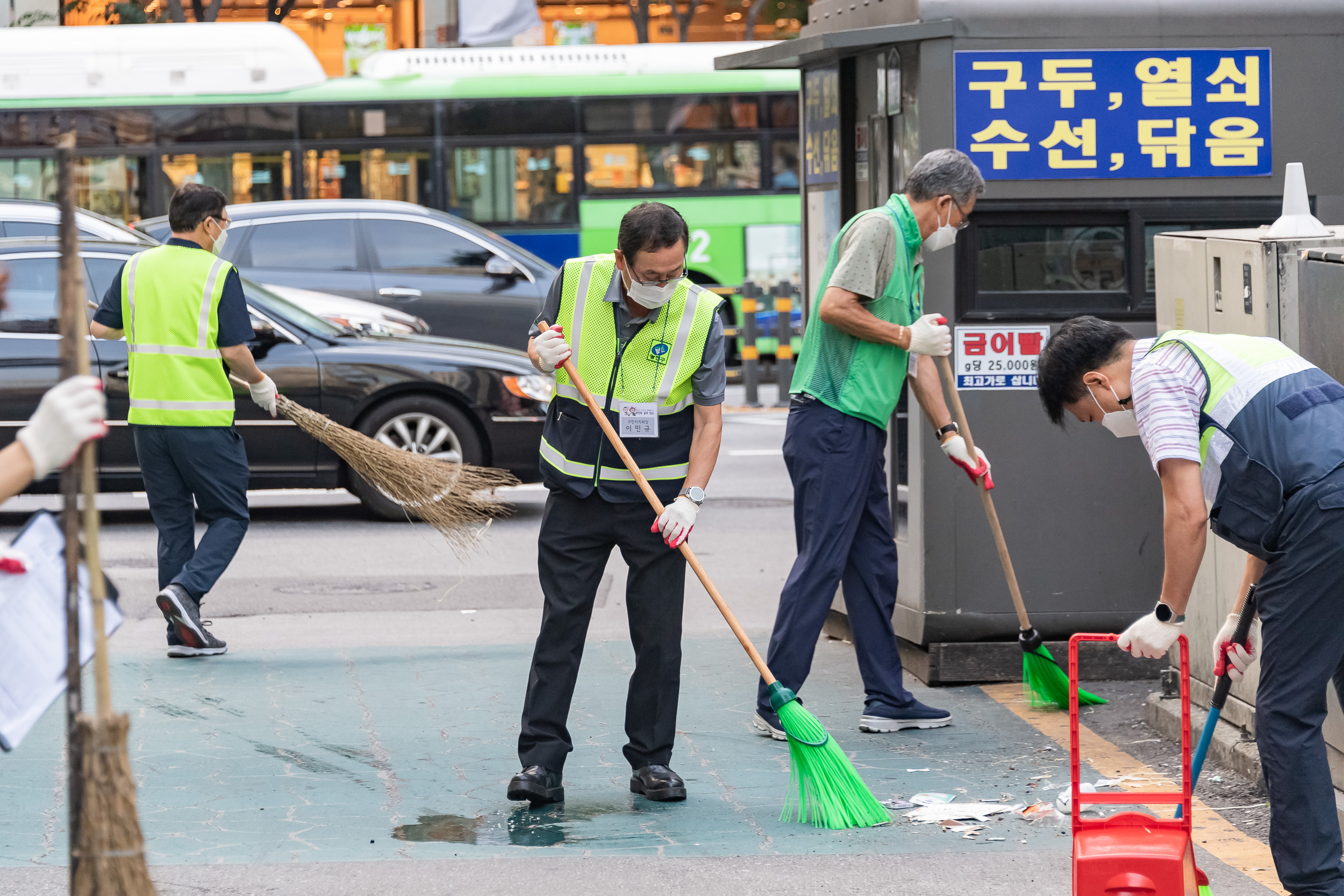 20220818-제1회 주민과 함께하는 골목청소-화양동 220818-0564_G_103848.jpg