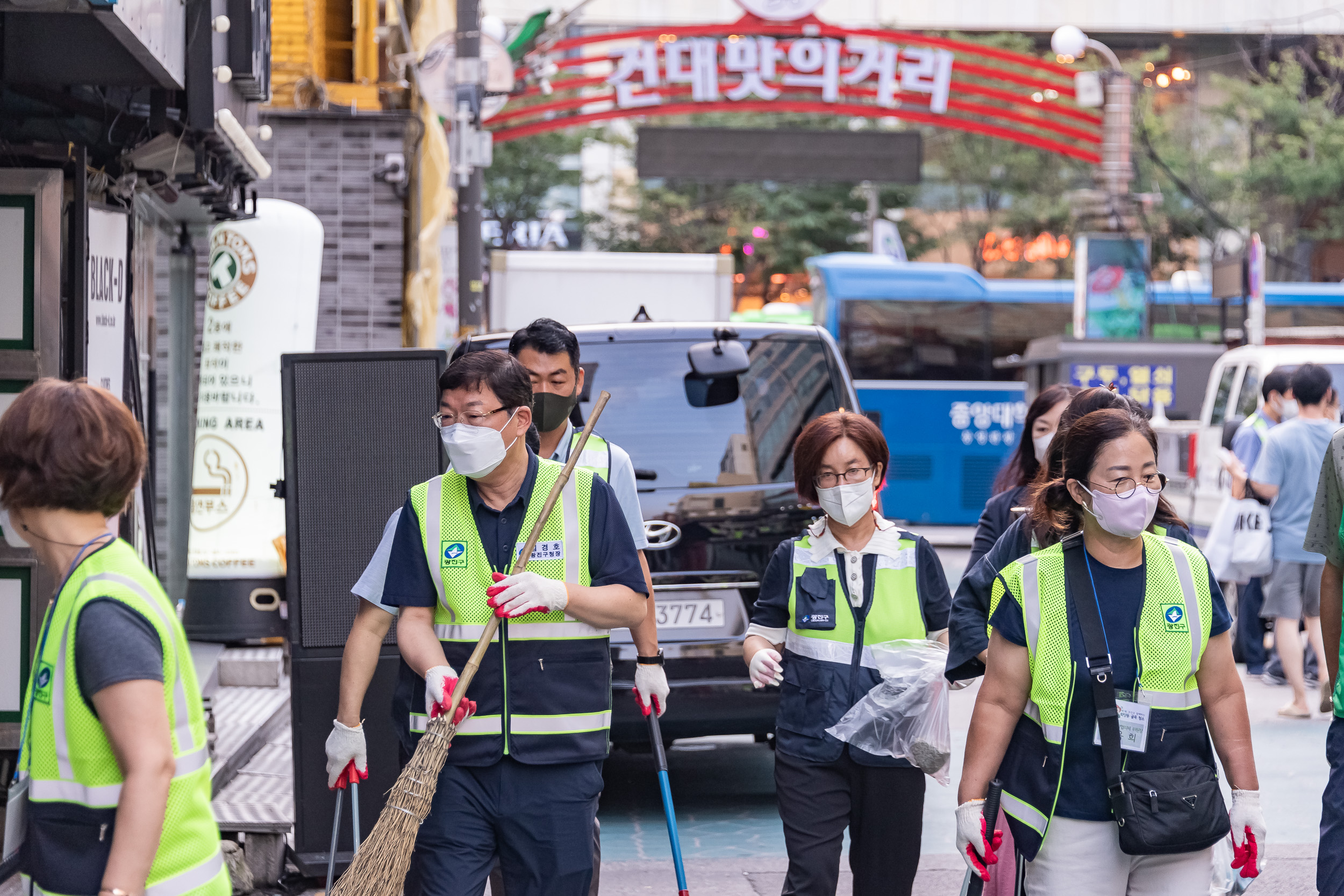 20220818-제1회 주민과 함께하는 골목청소-화양동 220818-0669_G_103849.jpg