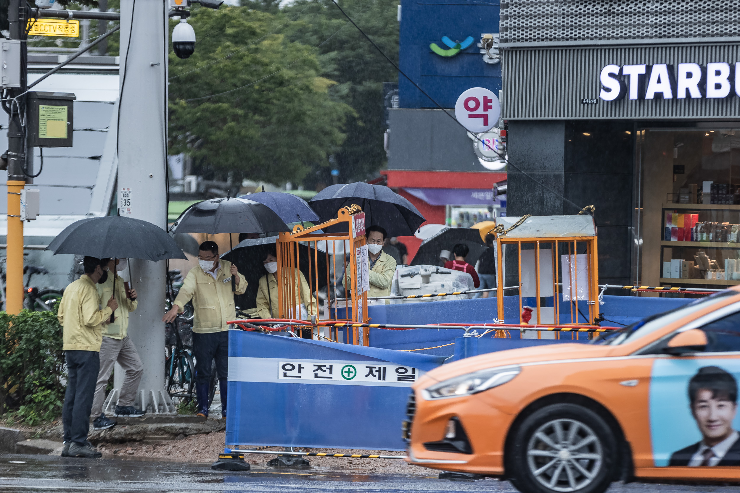 20220905-군자역 주변 저지대 지역-제11호 태풍 힌 남노 대비 주요수방시설물 현장방문 220905-0522_G_202342.jpg