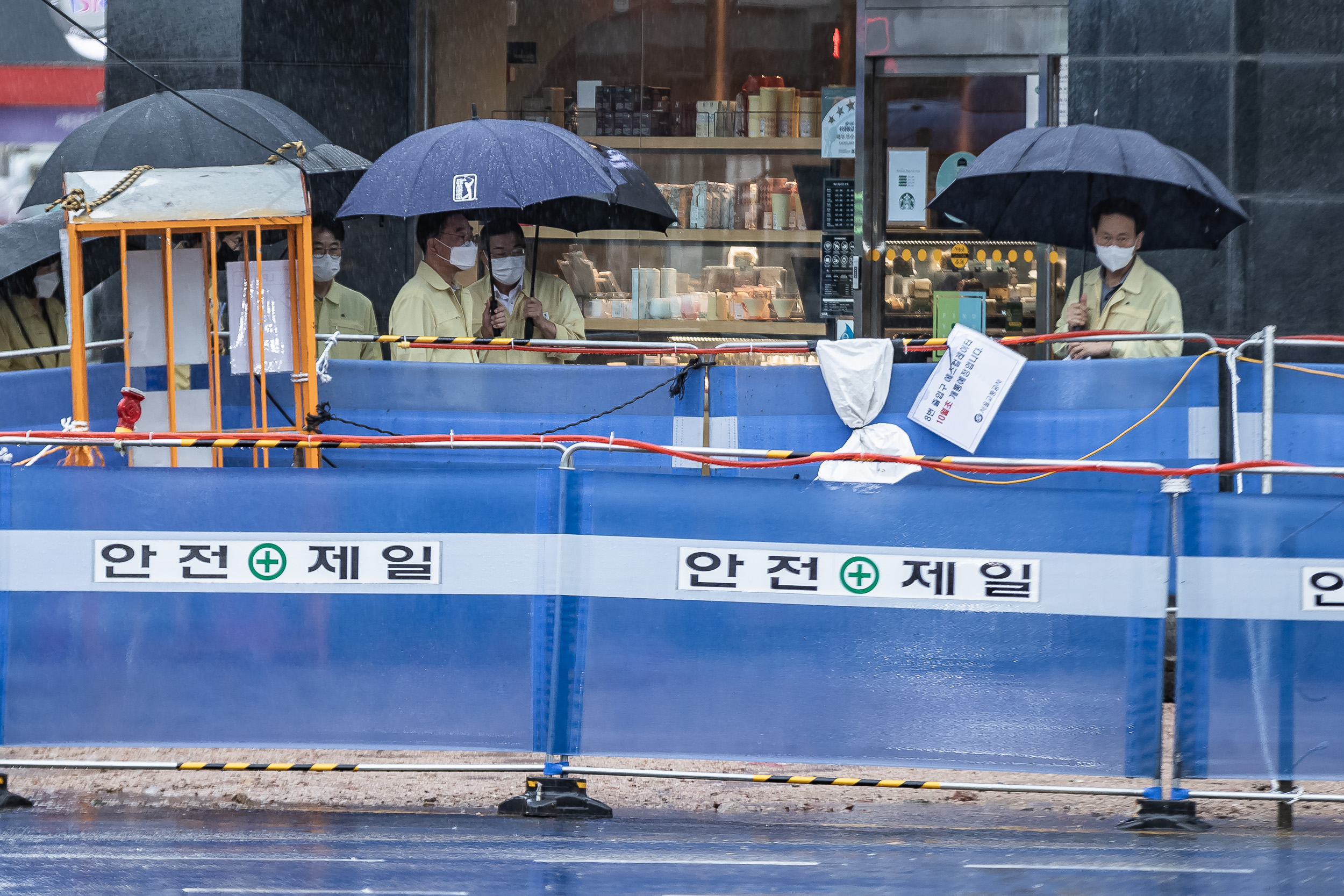 20220905-군자역 주변 저지대 지역-제11호 태풍 힌 남노 대비 주요수방시설물 현장방문 220905-0554_G_202342.jpg