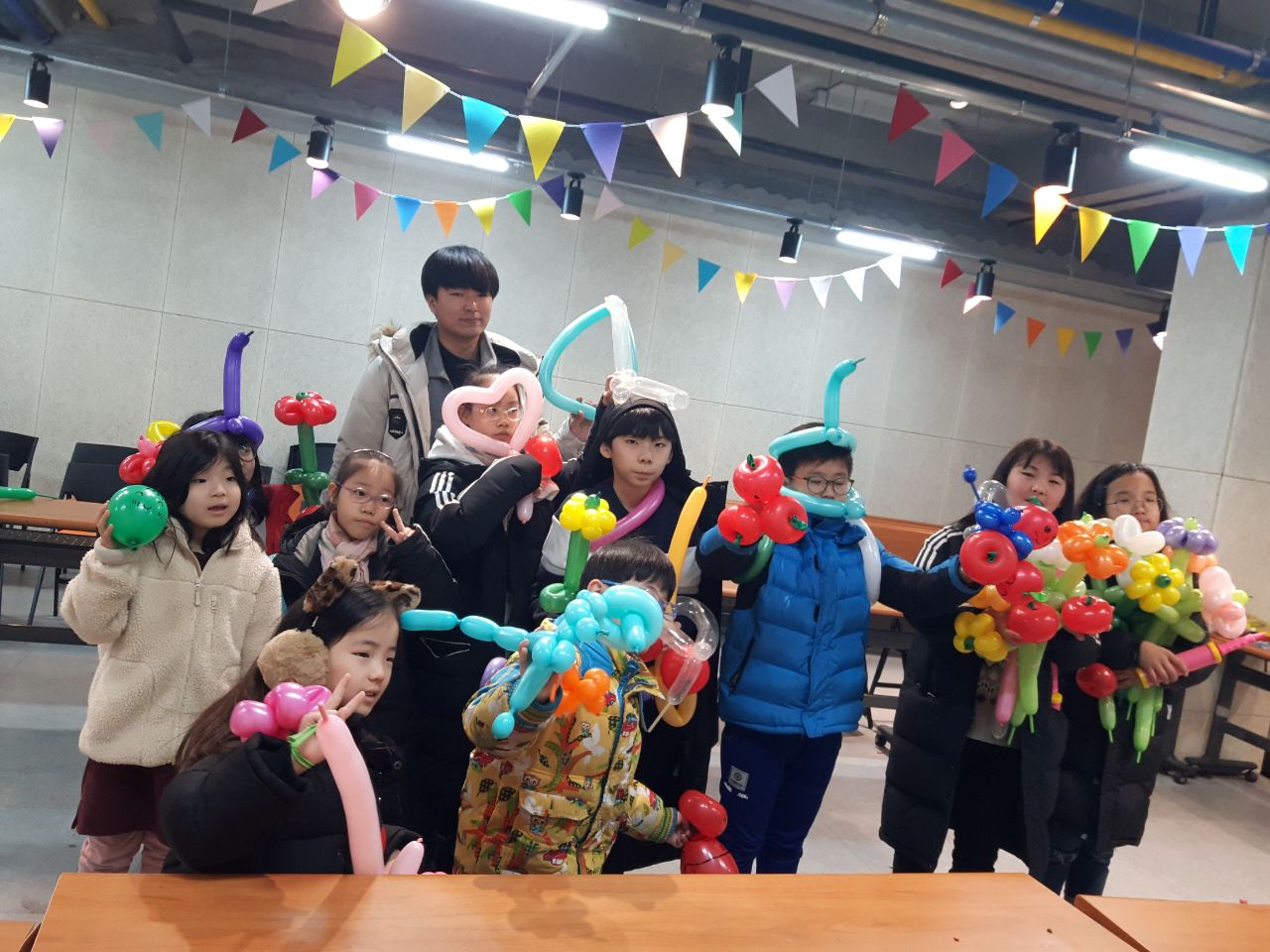 중곡3동 자치회관 겨울방학 권역별 특화프로그램 어린이와 함께하는 풍선아트 풍선.jpeg