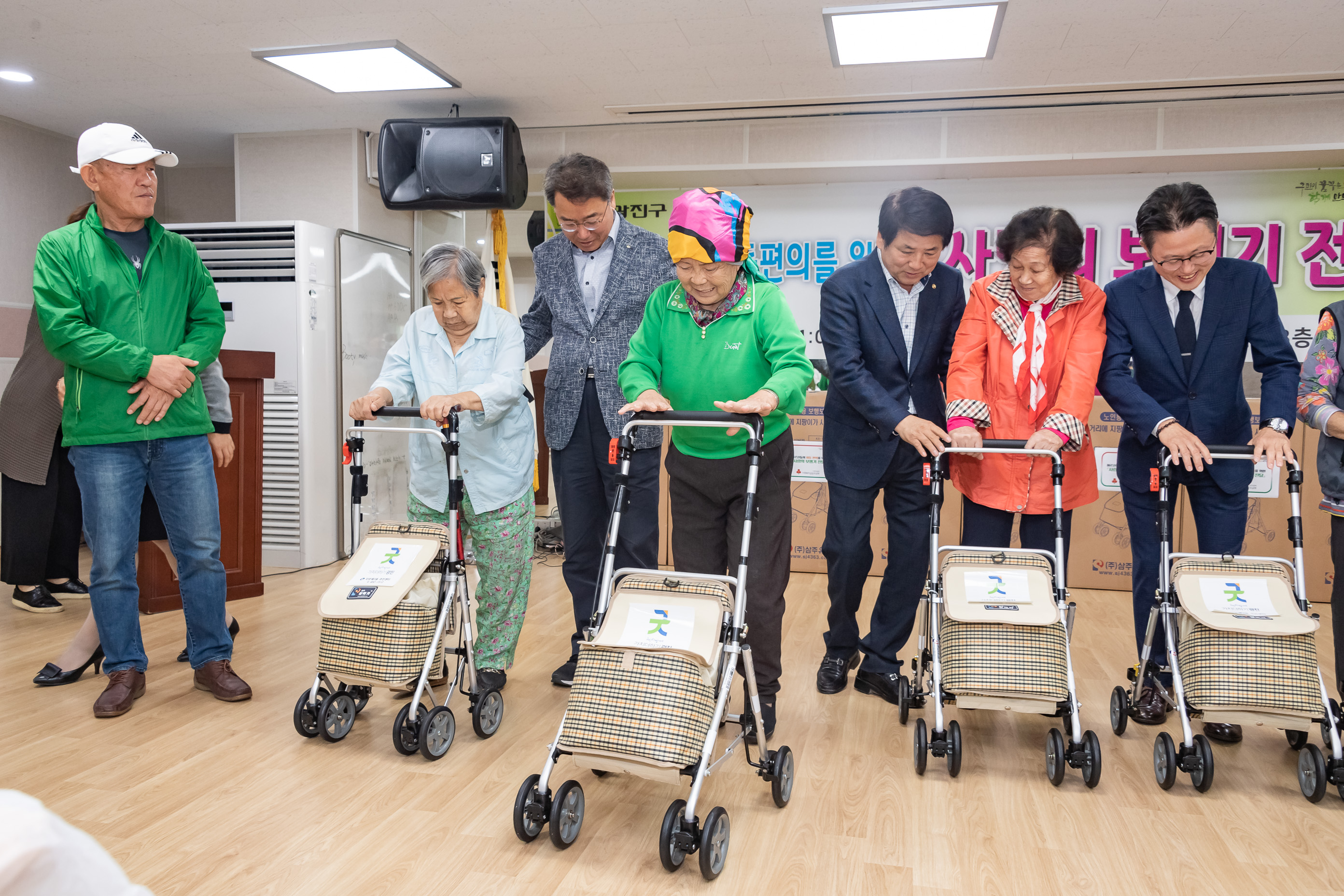 20191008-어르신들의 이동편의를 위한 「사랑의 보행기 전달」 20191008-150006_s_104111.jpg