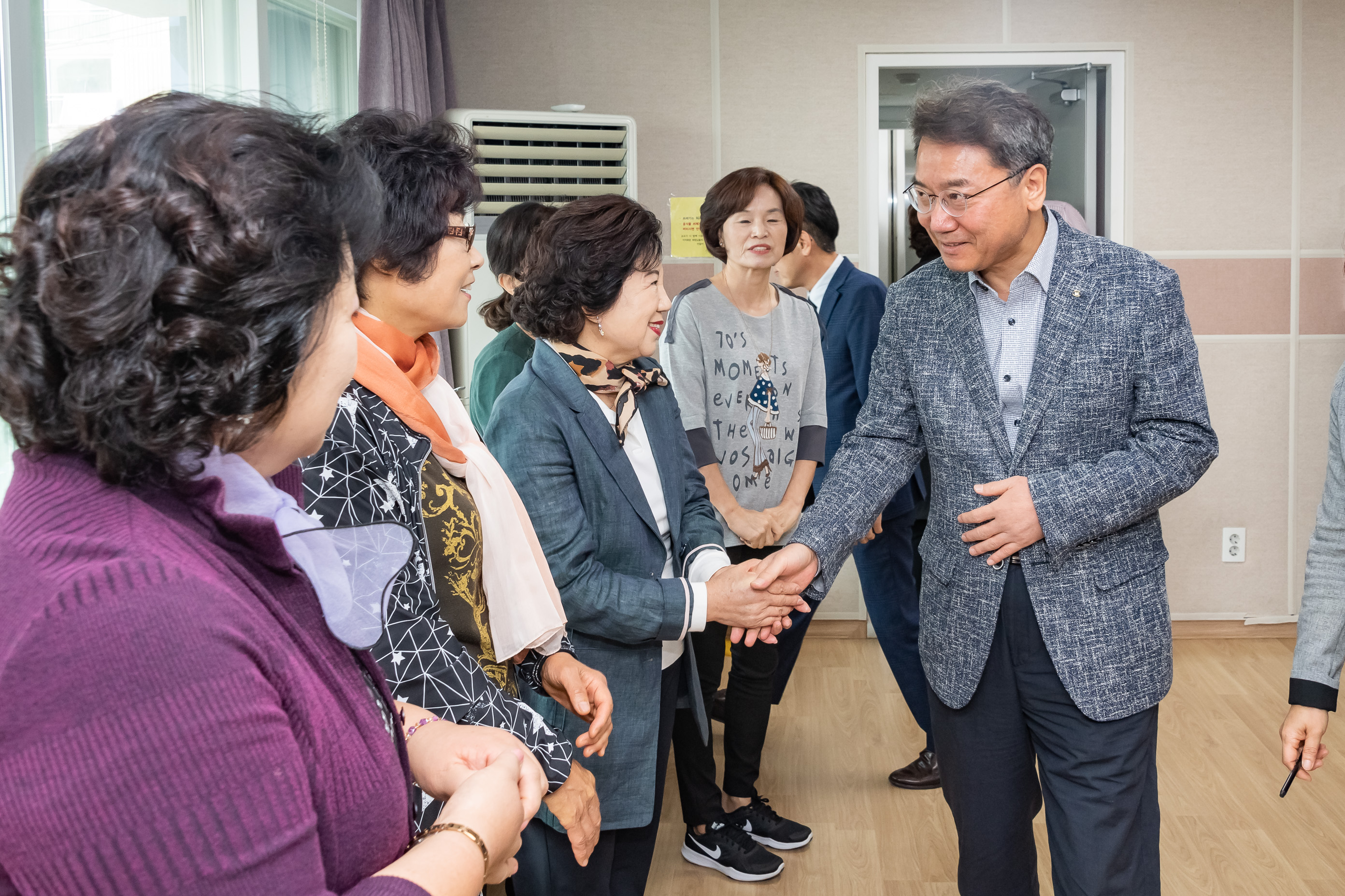 20191008-어르신들의 이동편의를 위한 「사랑의 보행기 전달」 20191008-149832_s_104108.jpg