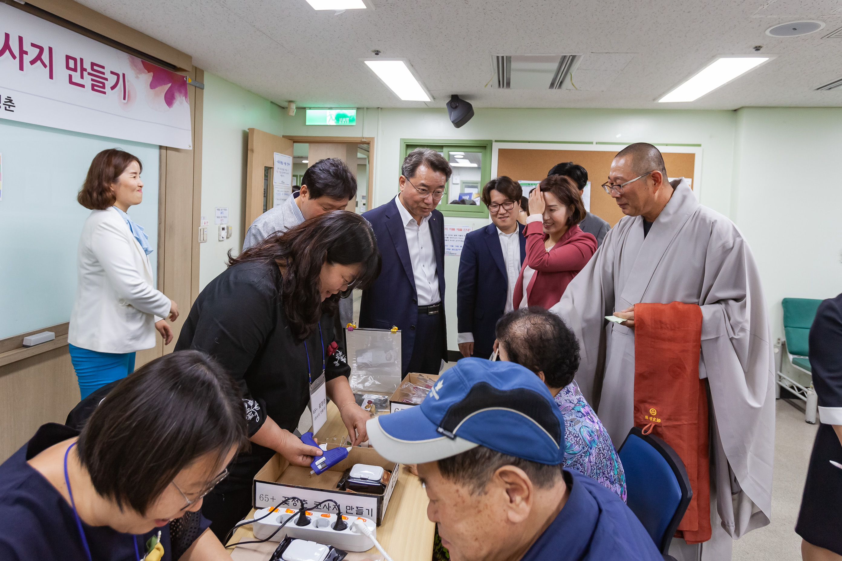 20191002-노인의 날 기념식 및 지역주민과 함께하는 9988해피투게더 201901002139644_s_130806.jpg