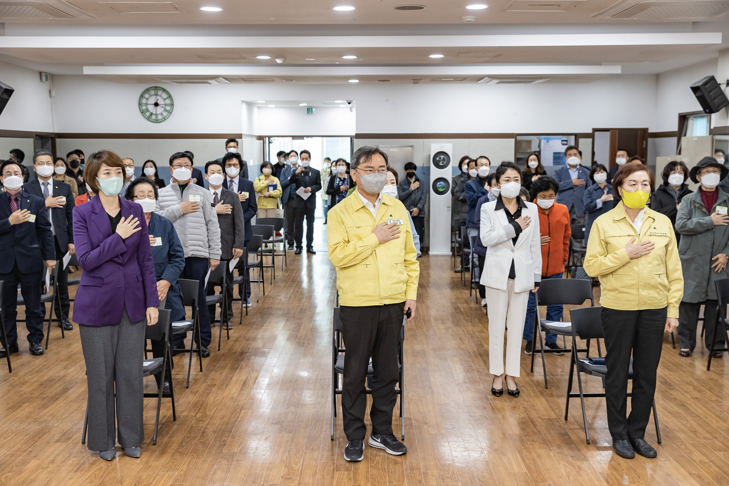 20211021-제25회 노인의날 및 경로의 달(10월) 기념 - 찾아가는 효꾸러미 행사-자양1동 20211021-00800_G_184254.jpg