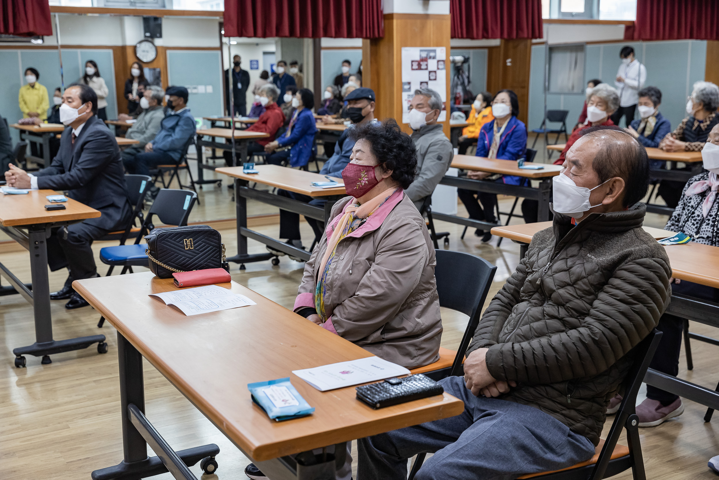 20211018-제25회 노인의날 및 경로의 달(10월) 기념 - 찾아가는 효꾸러미 행사 - 중곡3동 20211018-00799_G_190127.jpg