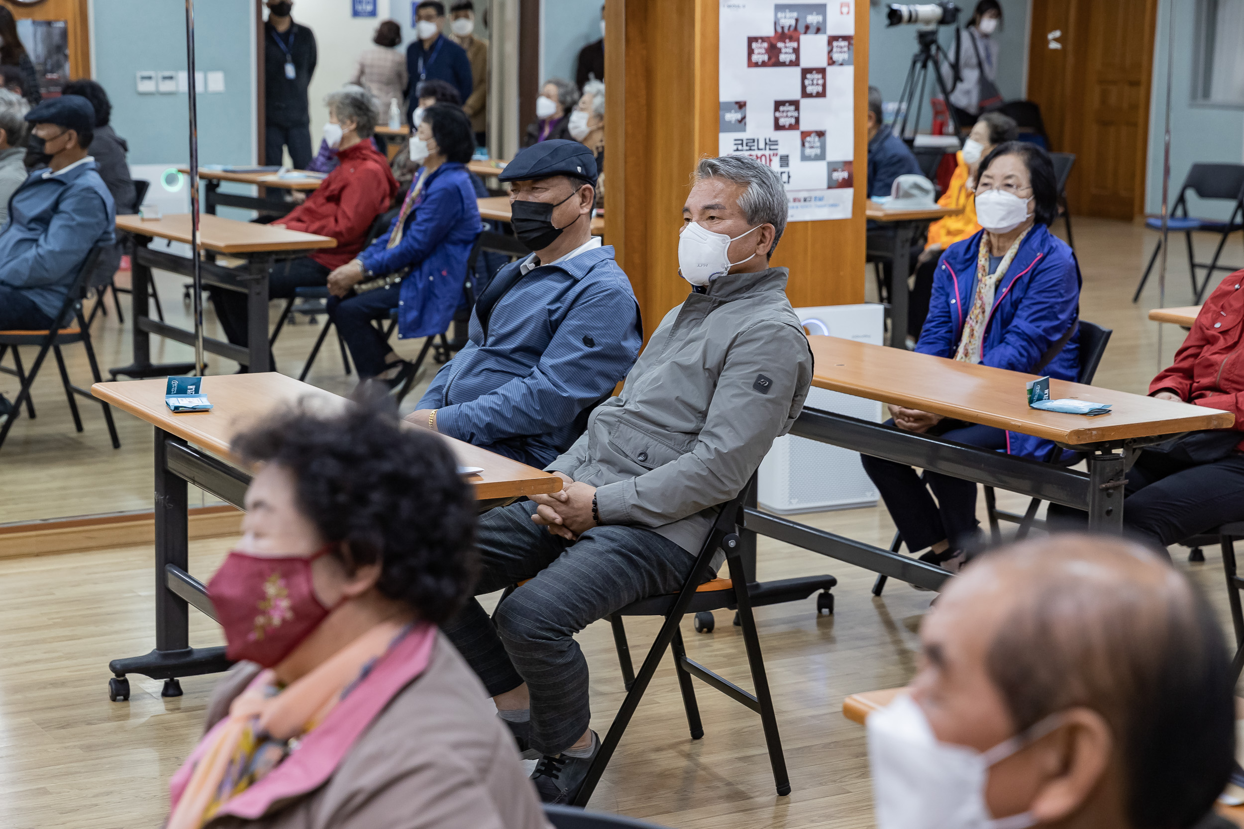 20211018-제25회 노인의날 및 경로의 달(10월) 기념 - 찾아가는 효꾸러미 행사 - 중곡3동 20211018-00802_G_190128.jpg