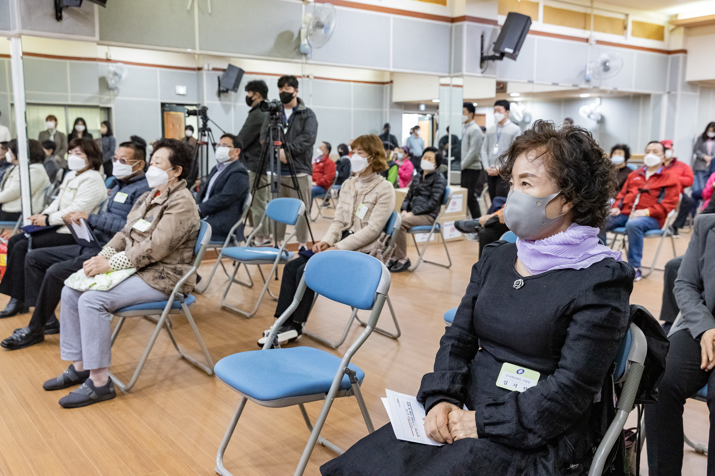 20211020-제25회 노인의날 및 경로의 달(10월) 기념 - 찾아가는 효꾸러미 행사 - 능동 20211020-01544_G_185959.jpg