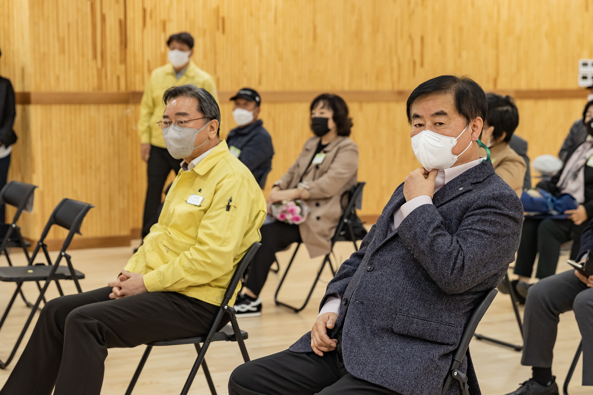 20211020-제25회 노인의날 및 경로의 달(10월) 기념 - 찾아가는 효꾸러미 행사 - 구의1동 20211020-01034_G_185751.jpg