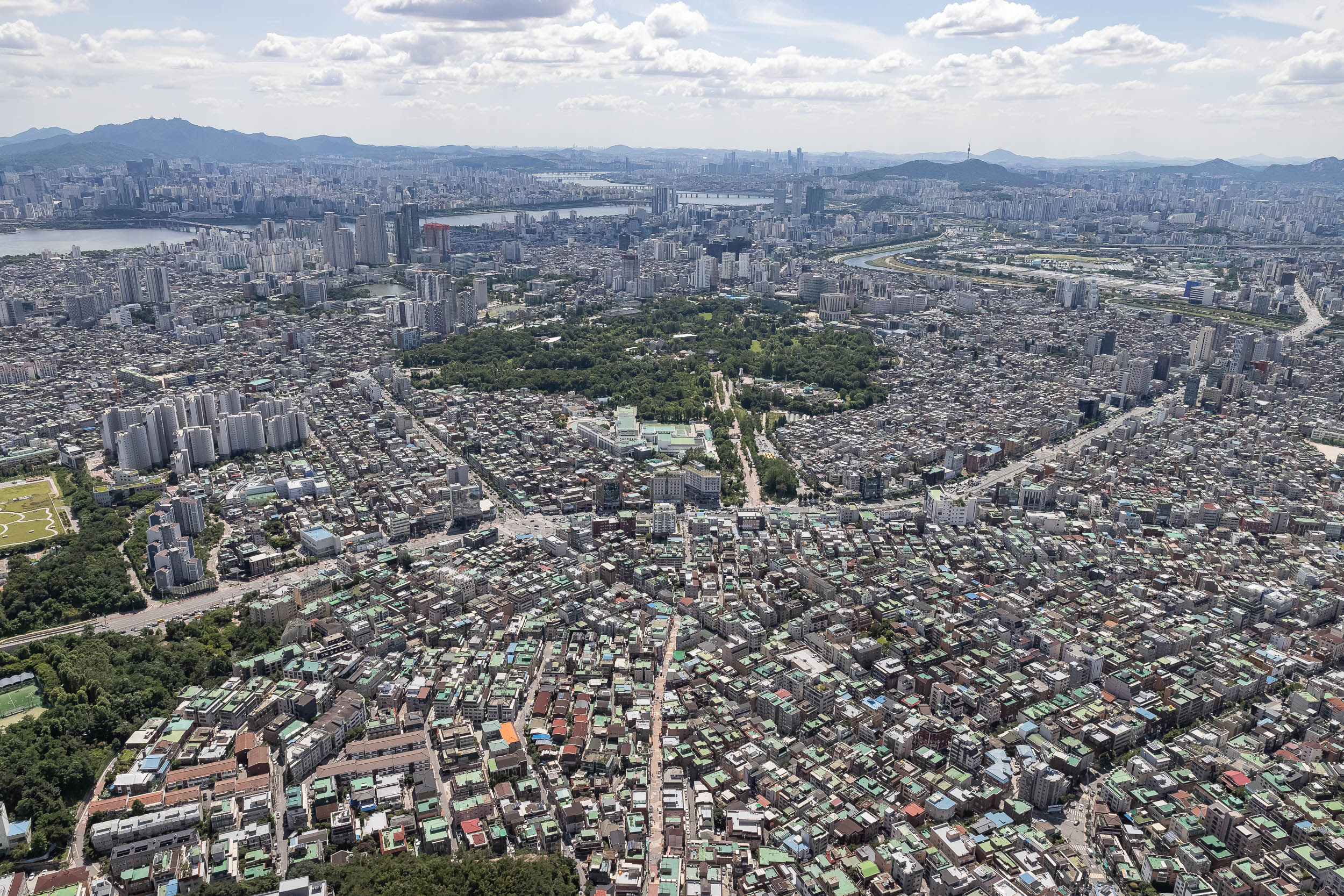 20210810-하늘에서 본 광진구-능동 20210616-003367_G_132831.jpg