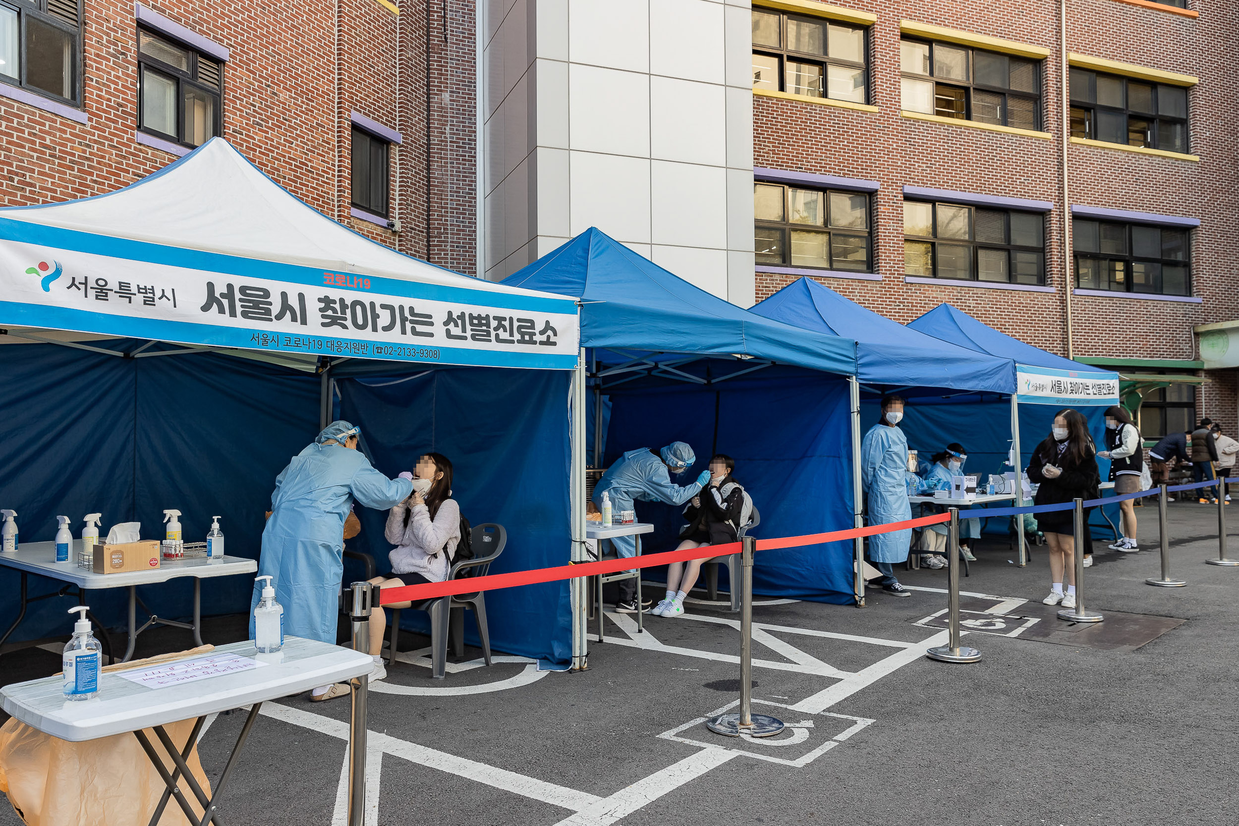 20211020-찾아가는 임시선별진료소 현장방문 - 건대부고 20211020-00551_G (1)_185632.jpg