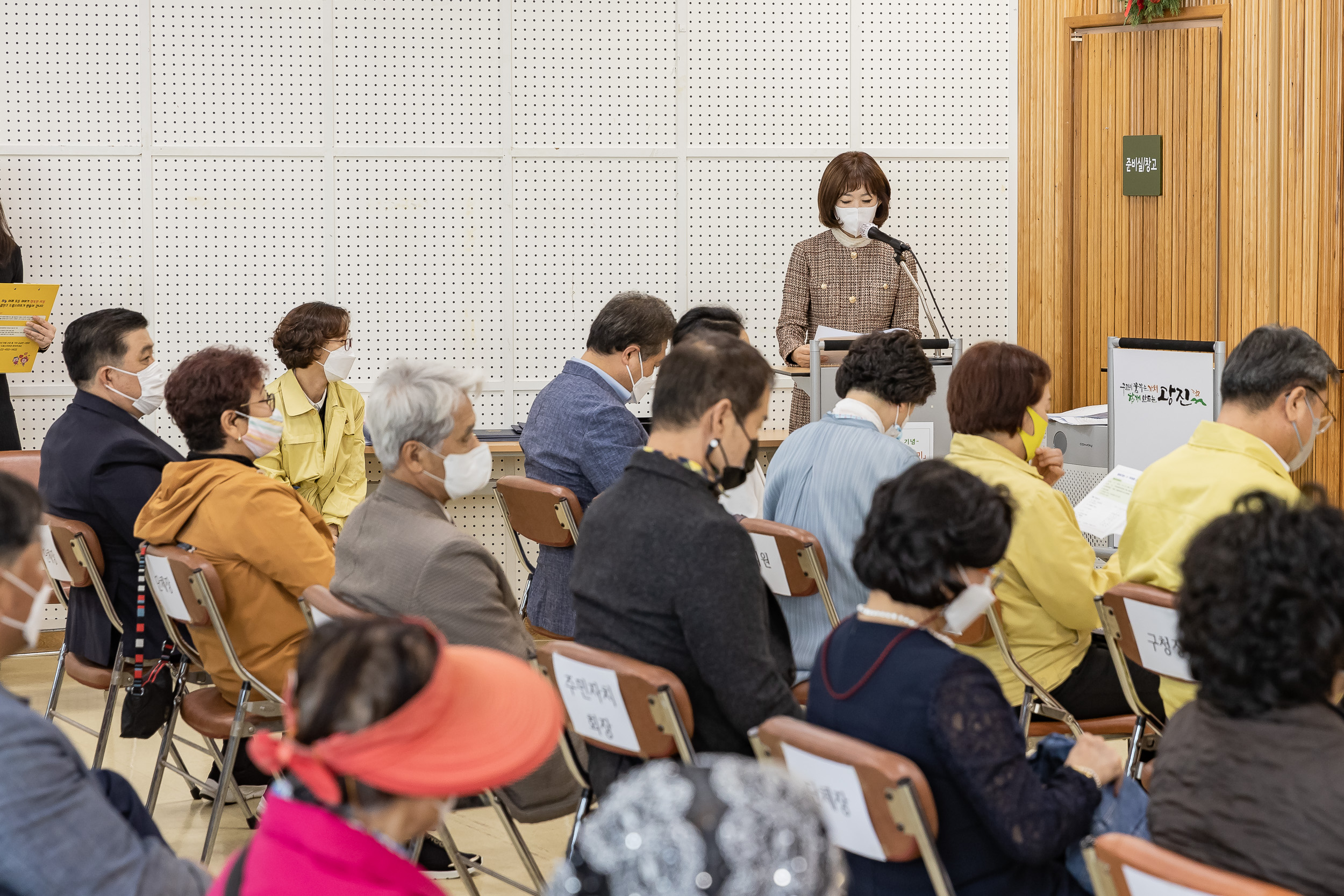 20211021-제25회 노인의날 및 경로의 달(10월) 기념 - 찾아가는 효꾸러미 행사-구의3동 20211021-00089_G_184101.jpg