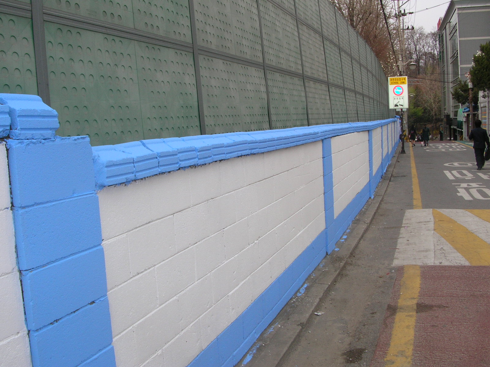 구의초등학교 등교길 담벼락 페인트 단장1(동아자동차 학원 담장 200m) 20080528JPG19170301.JPG