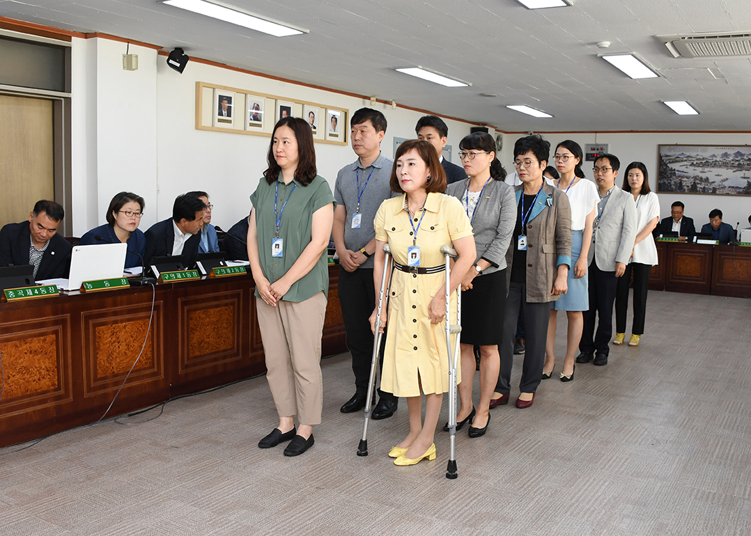 20180719-간부회의 우수공무원 표창 174571.jpg