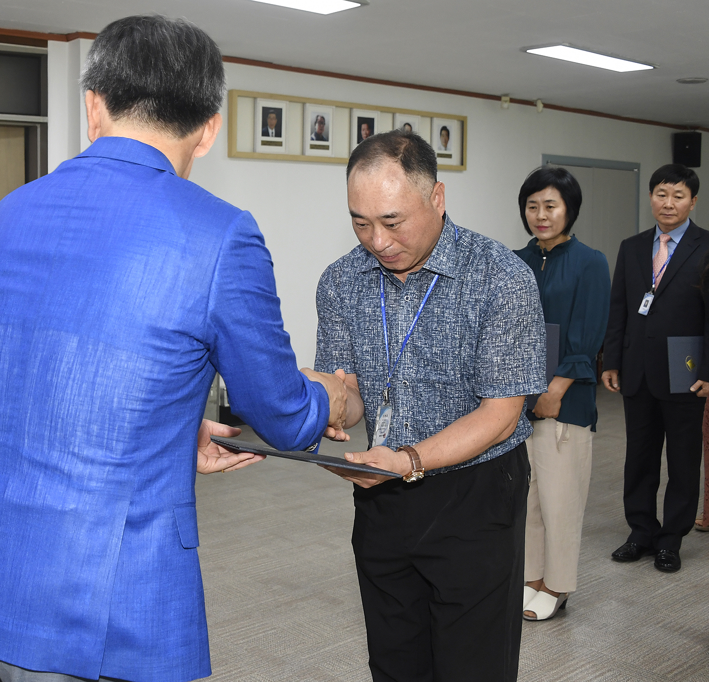 20180625-2018년 상반기 우수직원 표창 전수식 174201.jpg