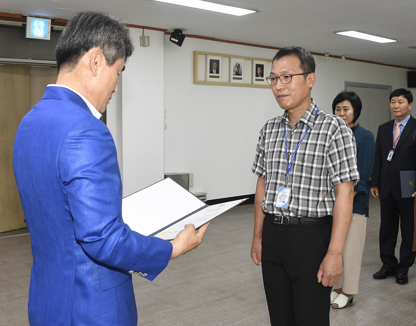 20180625-2018년 상반기 우수직원 표창 전수식 174202.jpg