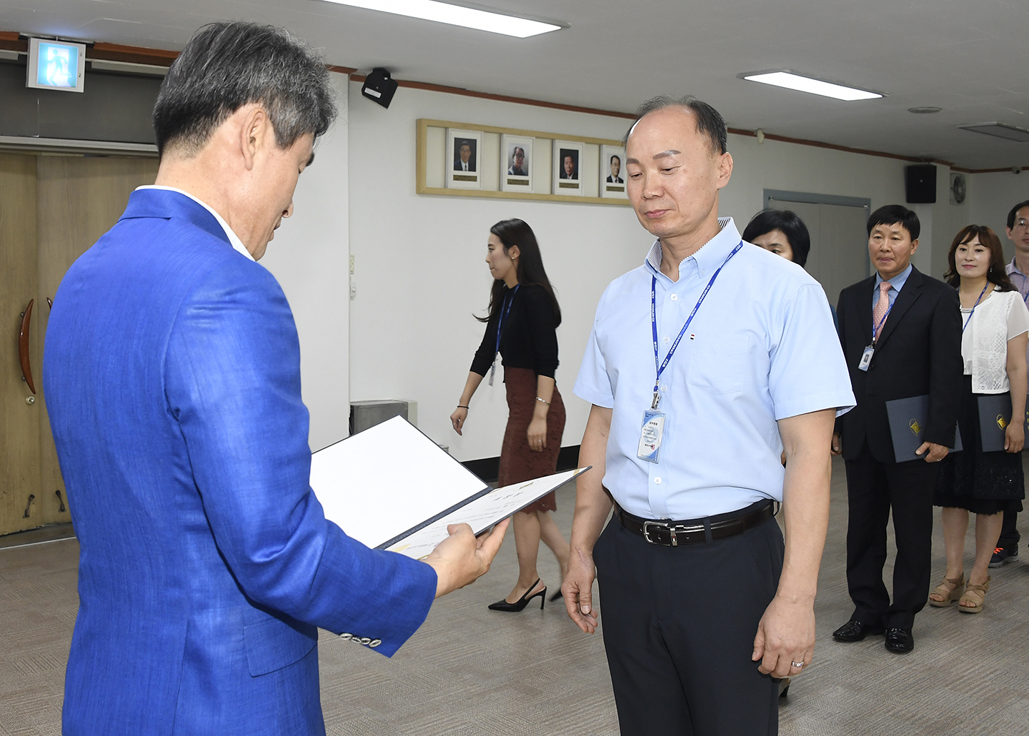 20180625-2018년 상반기 우수직원 표창 전수식 174204.jpg