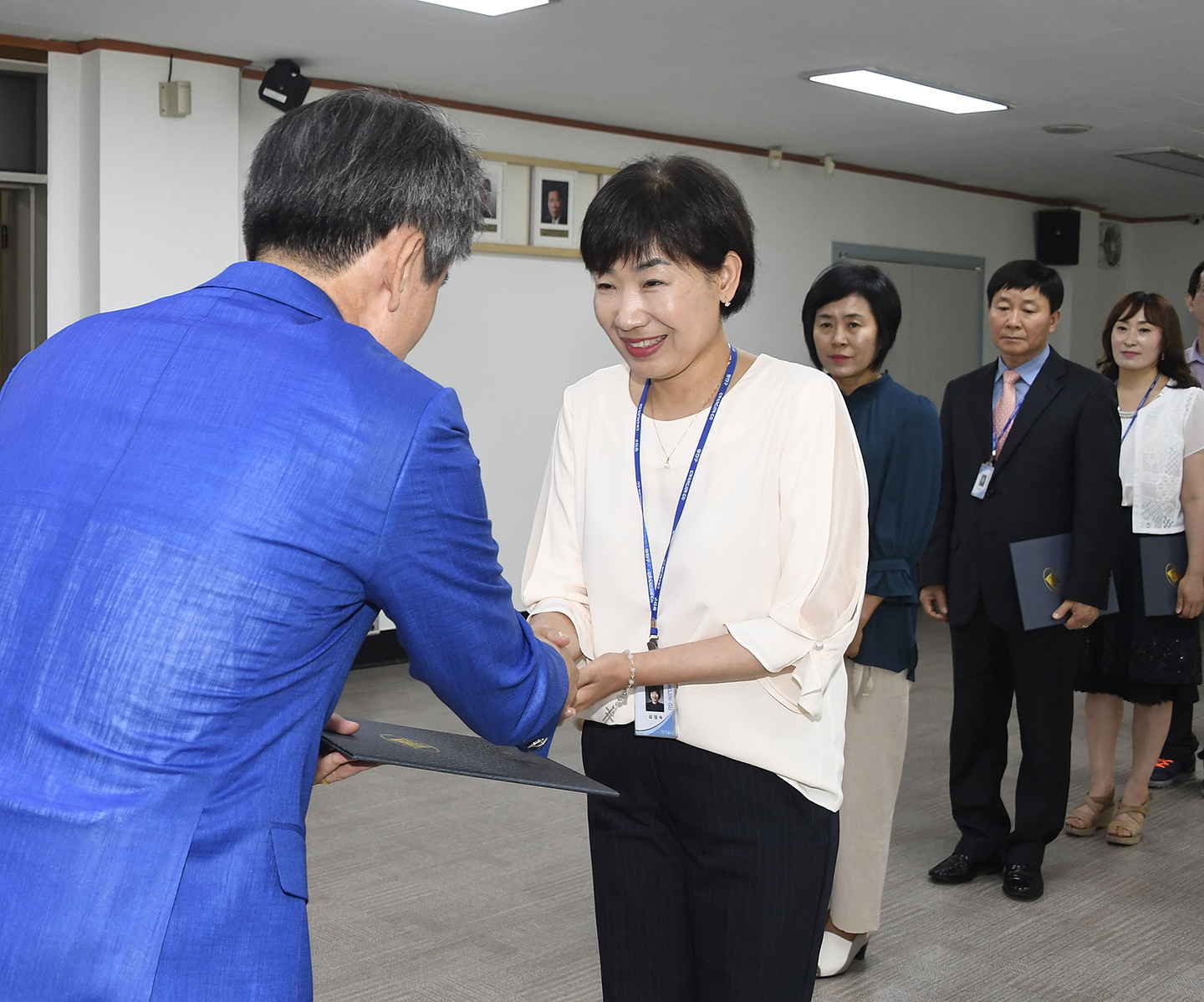 20180625-2018년 상반기 우수직원 표창 전수식 174211.jpg