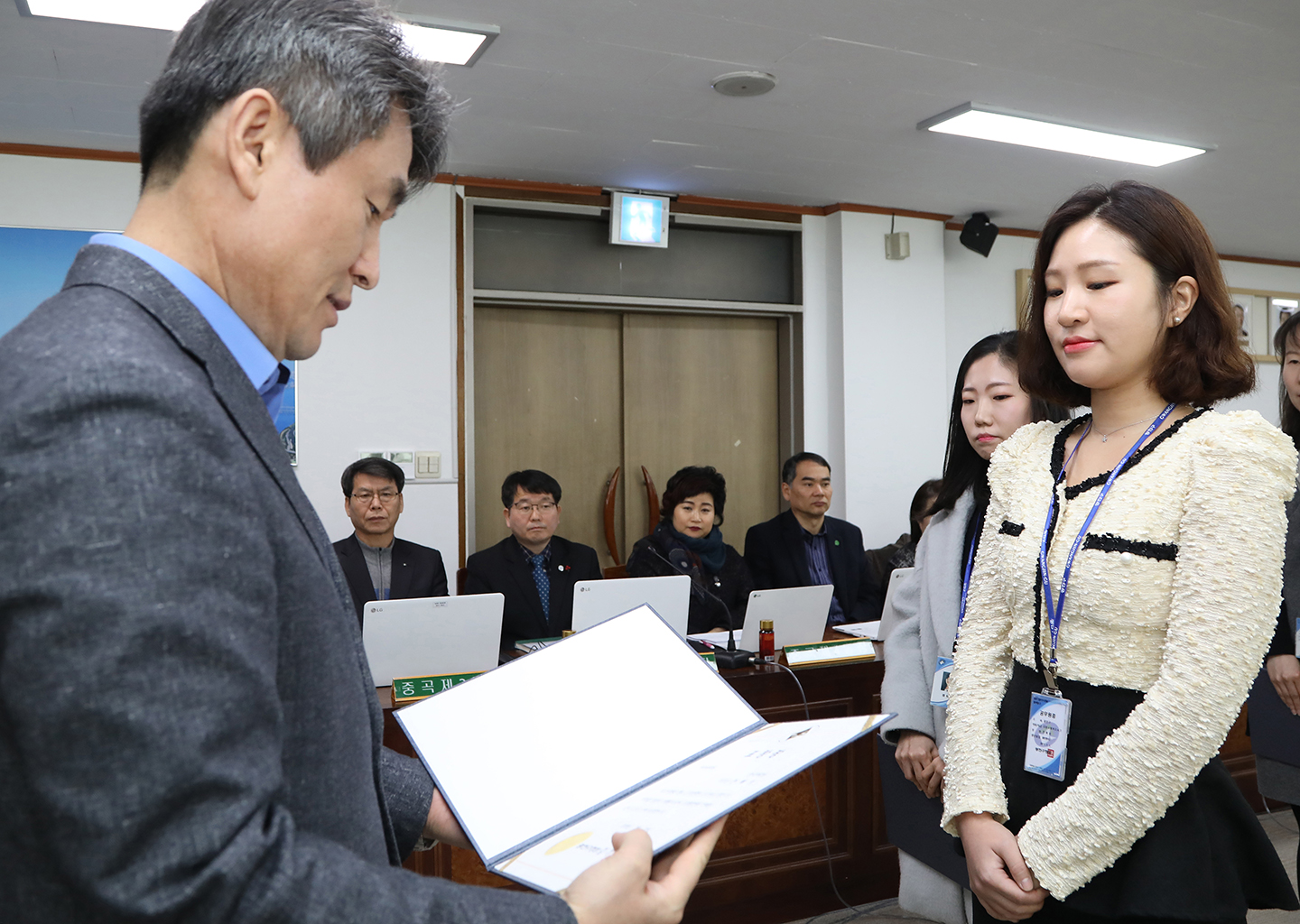 20180222-구동확대간부회의 우수공무원표창장 수여 171318.jpg