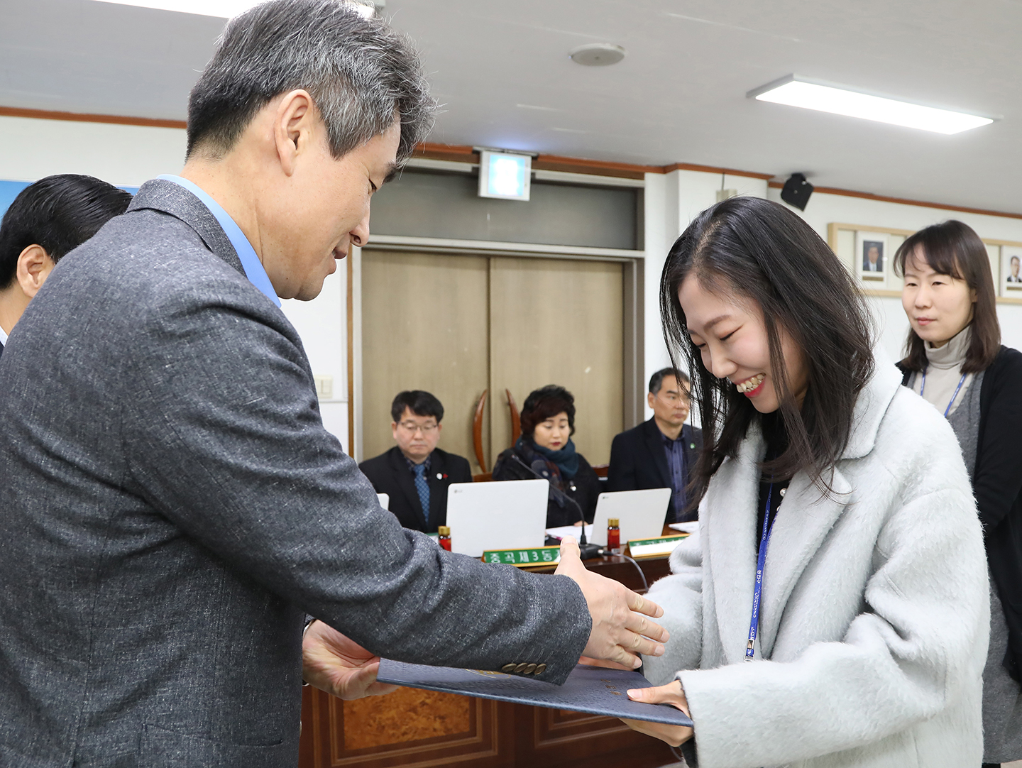 20180222-구동확대간부회의 우수공무원표창장 수여 171310.jpg