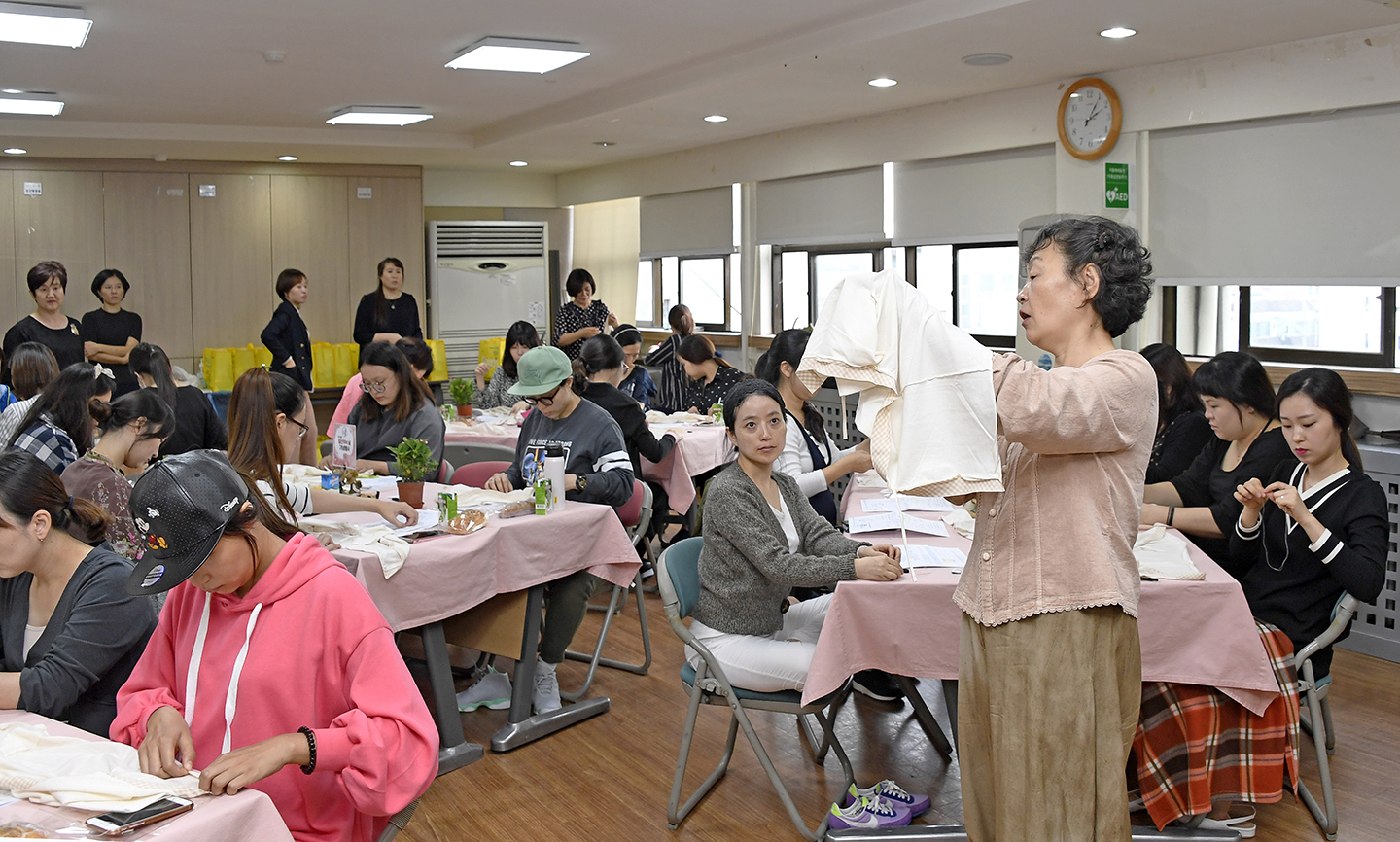 20171010-임산부의 날 기념 배냇저고리 만들기 161683.jpg