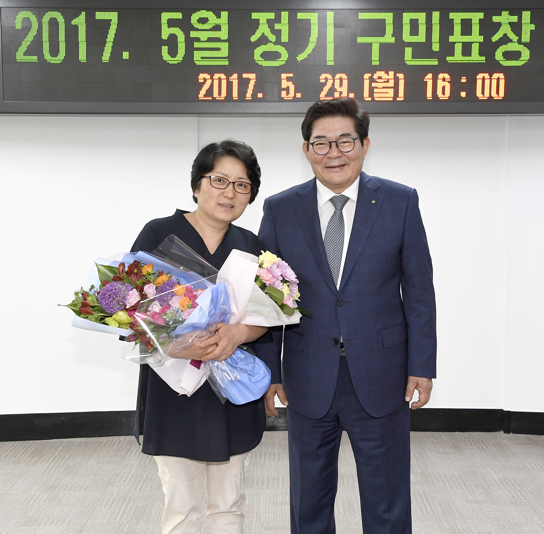 20170529-5월 정기구민표창 수여식 156422.JPG