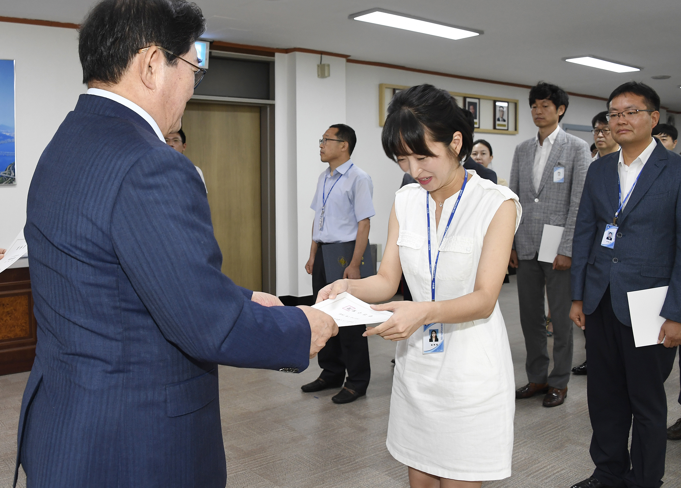 20170721-하반기 일반직공무원 전보 발령장 수여 158779.jpg