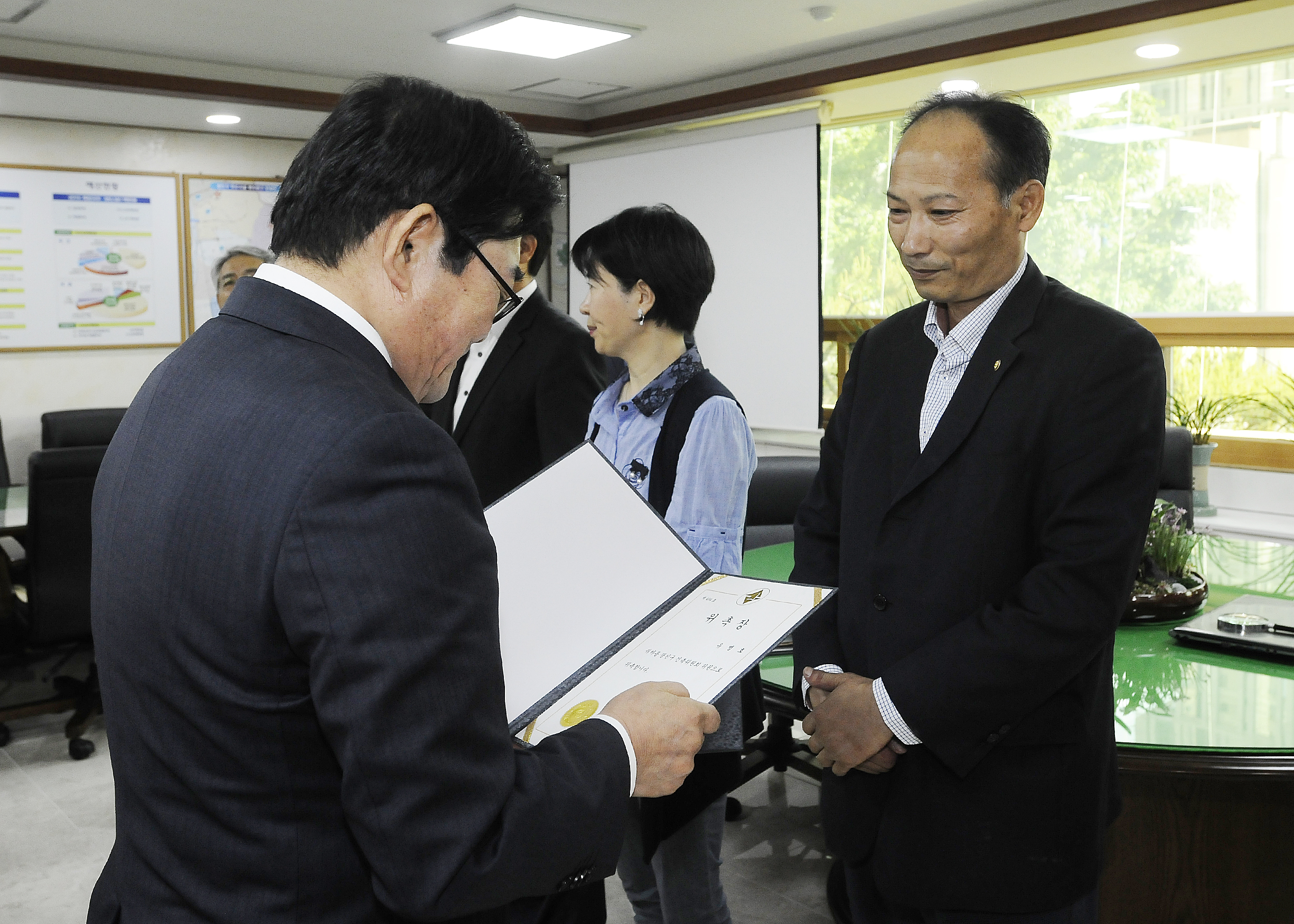 20160512-건축심의위원회 위원 위촉장 수여 136558.JPG