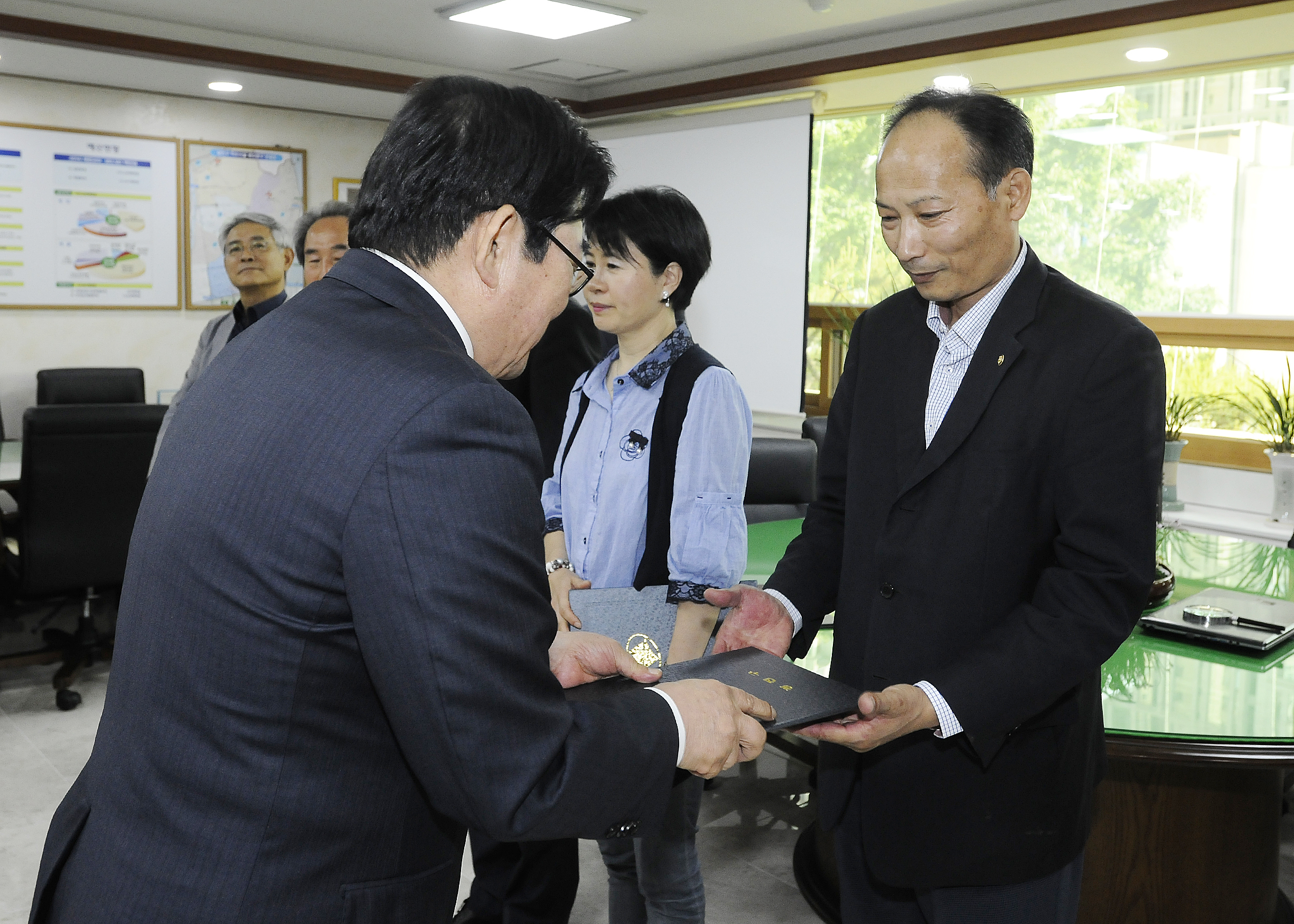 20160512-건축심의위원회 위원 위촉장 수여 136559.JPG