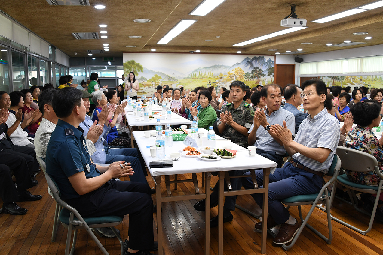 20180727-중곡2동 어르신 삼계탕 드리기 174740.jpg