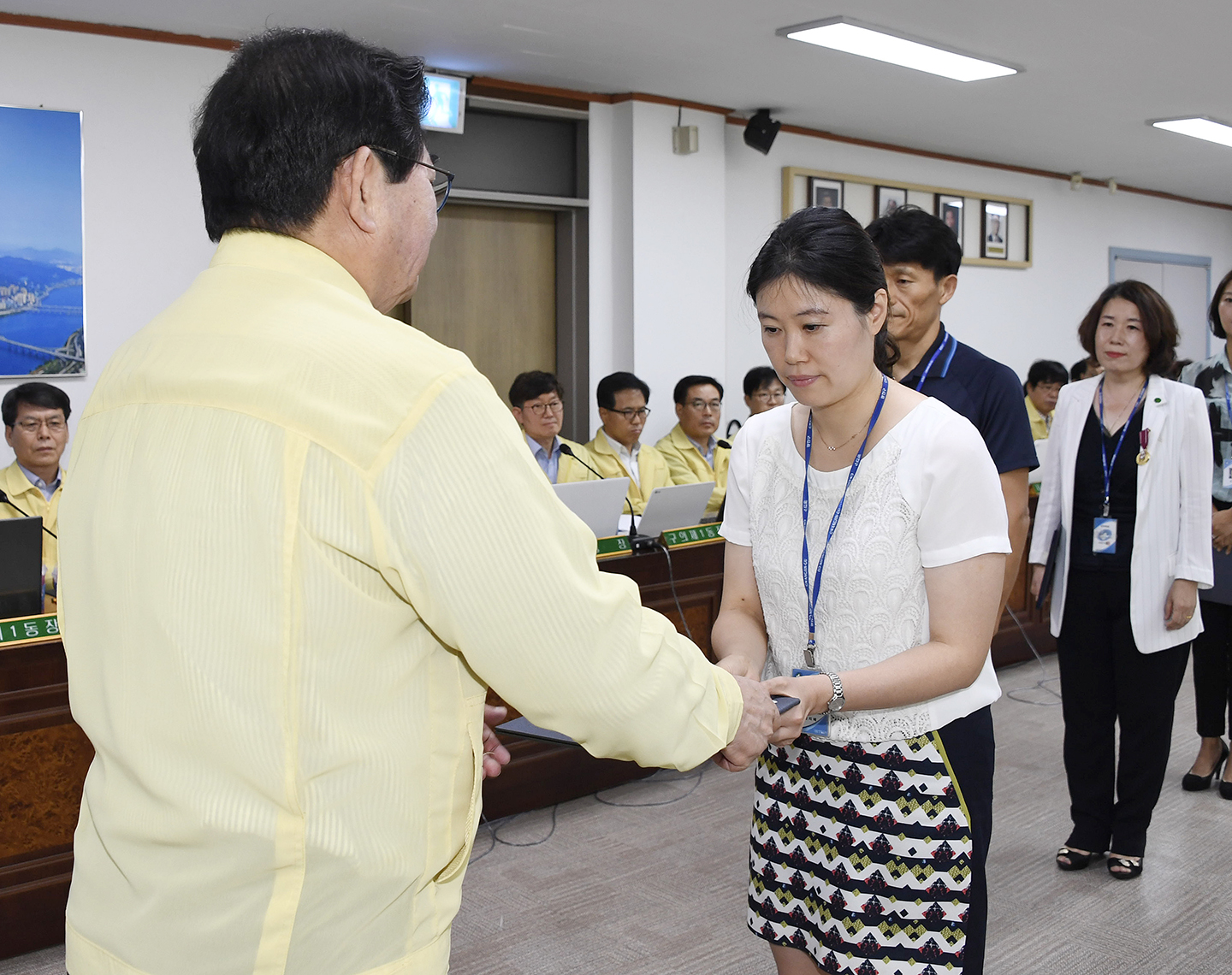 20170824-구 동 확대간부회의 우수공무원 표창장 수여 159369.jpg