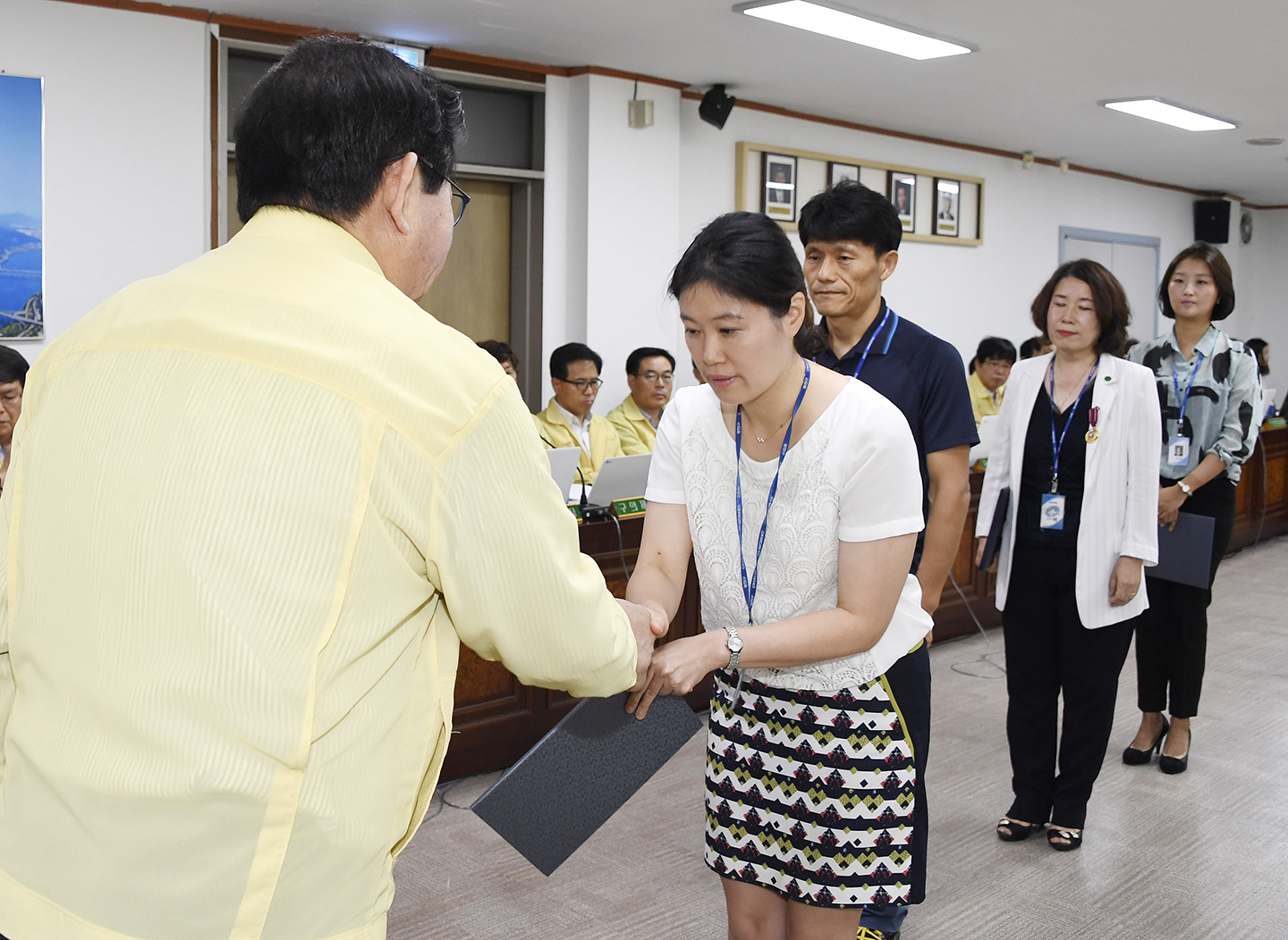 20170824-구 동 확대간부회의 우수공무원 표창장 수여 159370.jpg