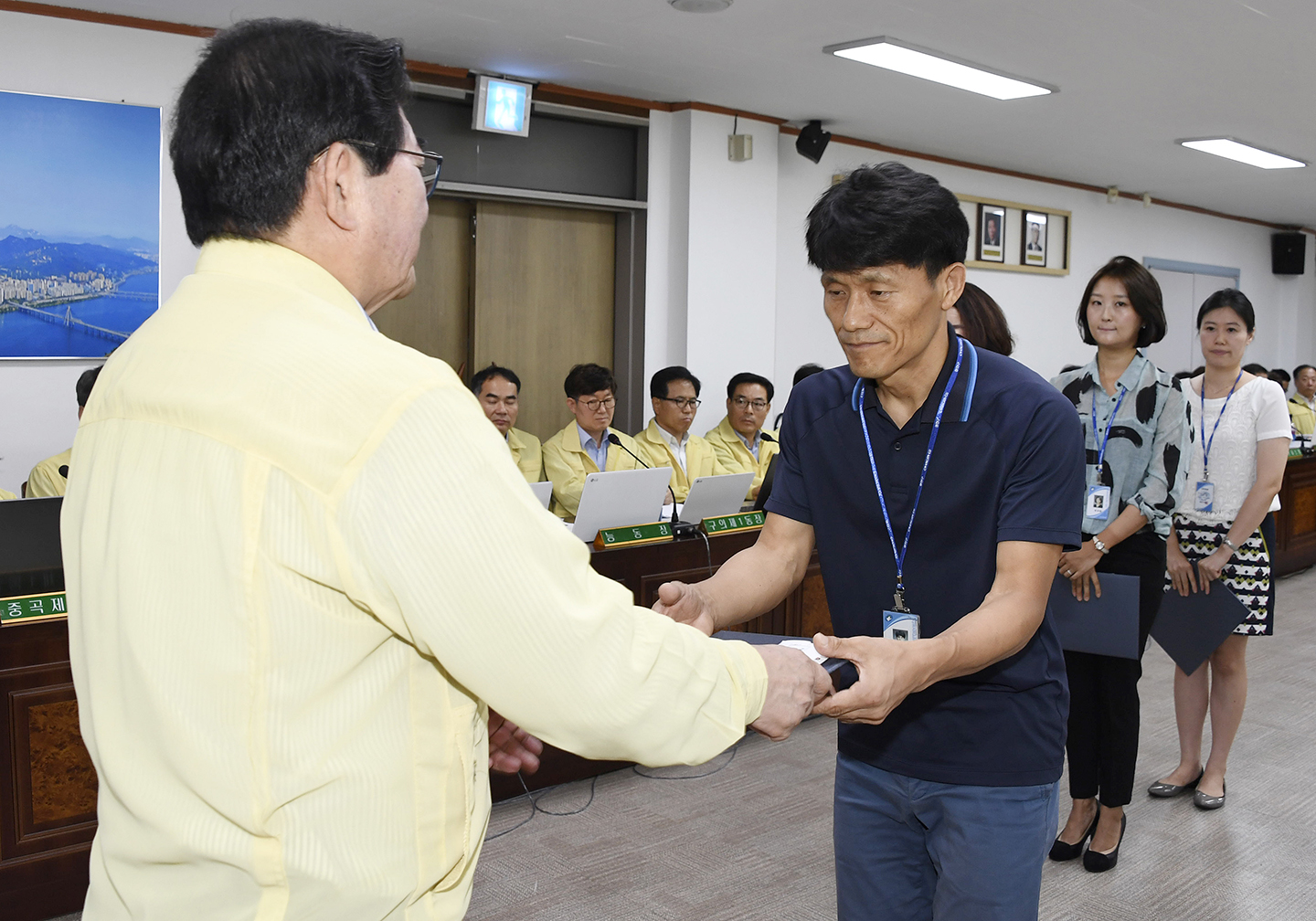 20170824-구 동 확대간부회의 우수공무원 표창장 수여 159372.jpg