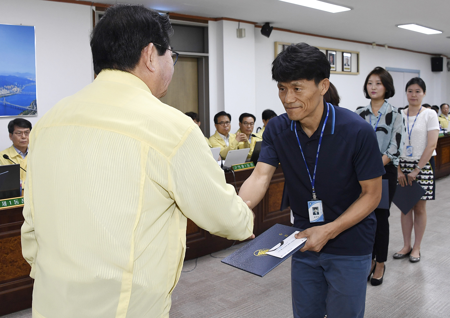 20170824-구 동 확대간부회의 우수공무원 표창장 수여 159373.jpg